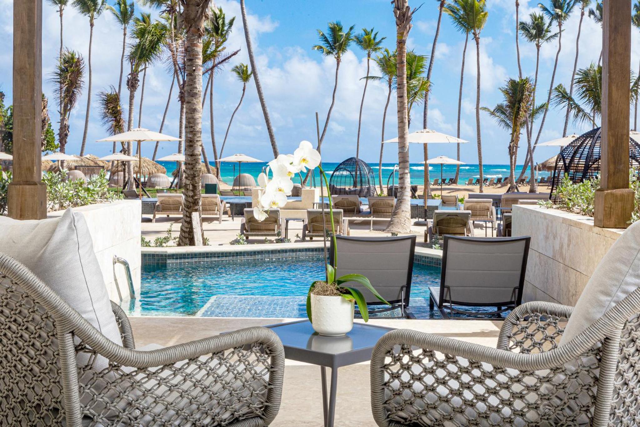 Preferred Club Jr. Suite Ocean Front Swim Out King