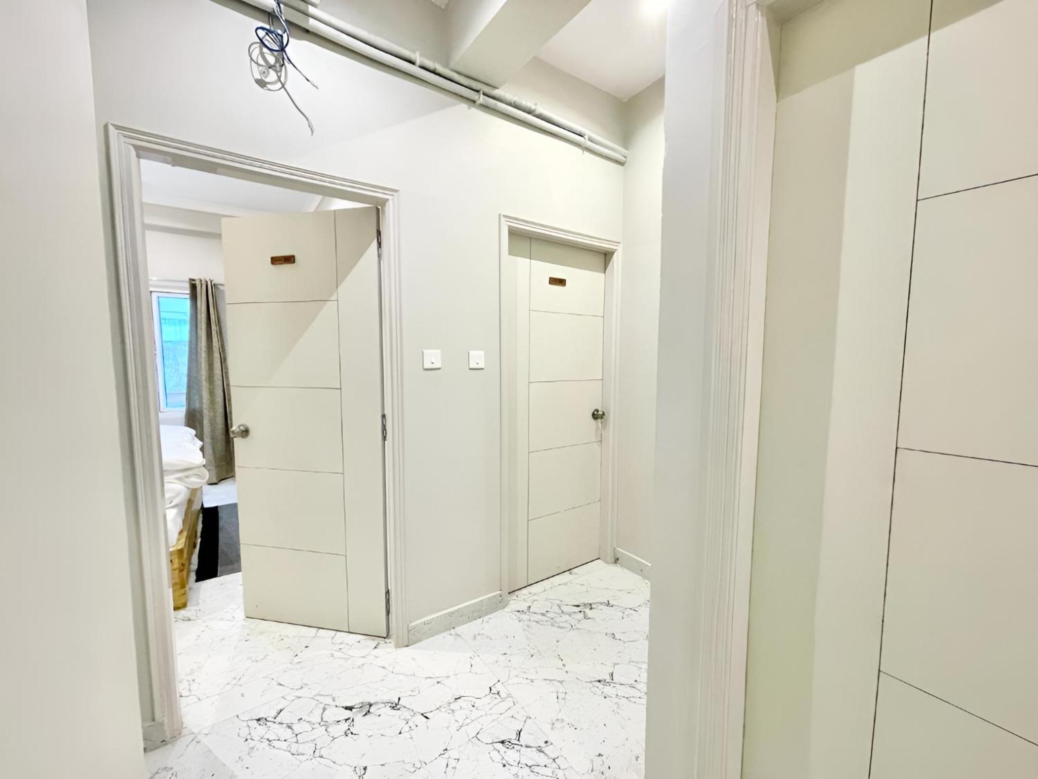 Standard King Room - Photo 11