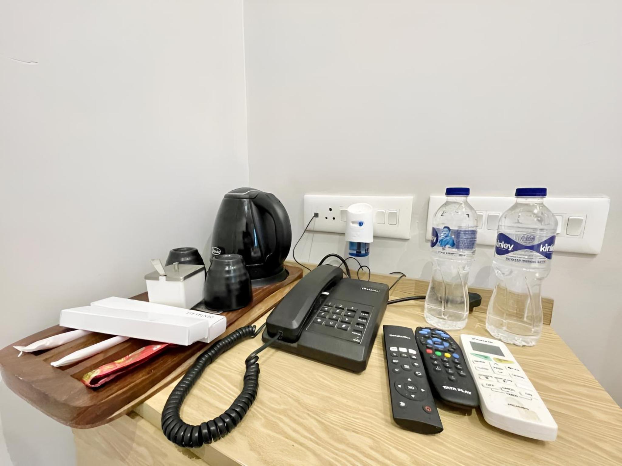 Standard King Room - Photo 12