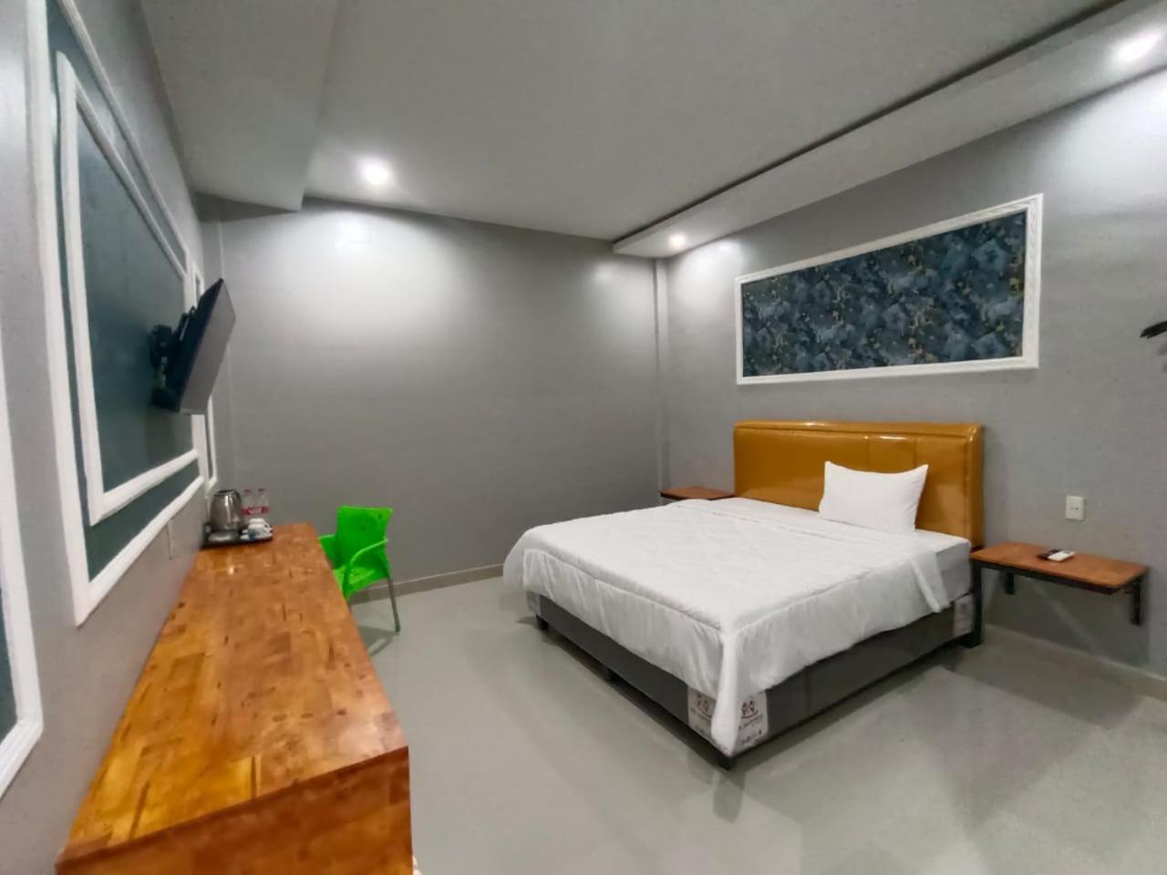 Deluxe King Room - Photo 3