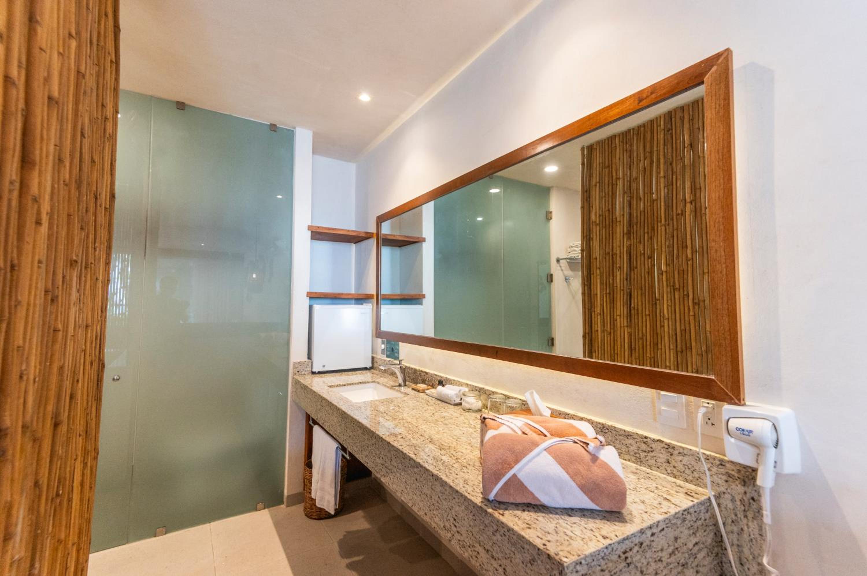 Superior Twin Room with Sea View - Photo 3