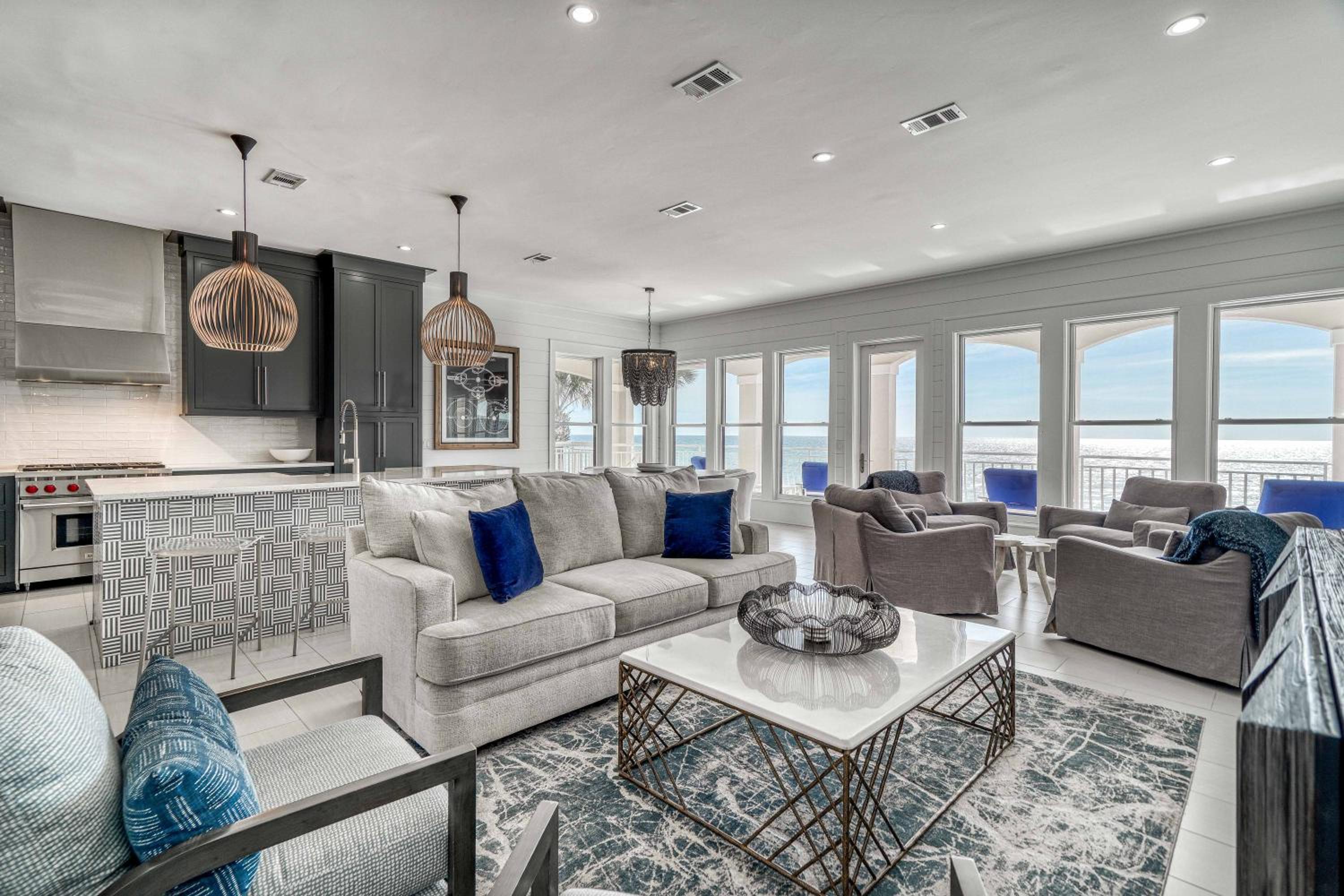 Seven-Bedroom House photo 1