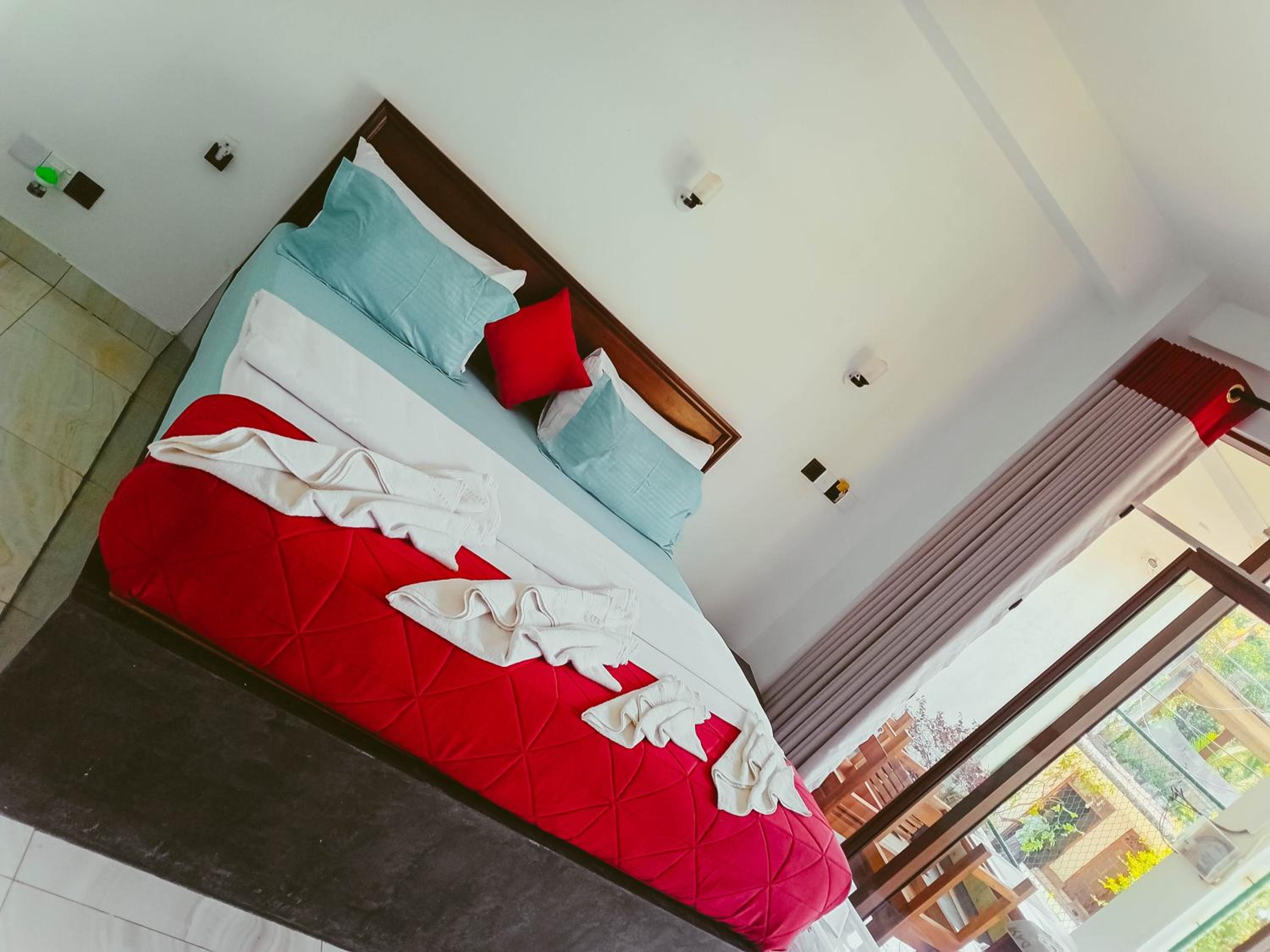 Deluxe Double Room - Photo 10