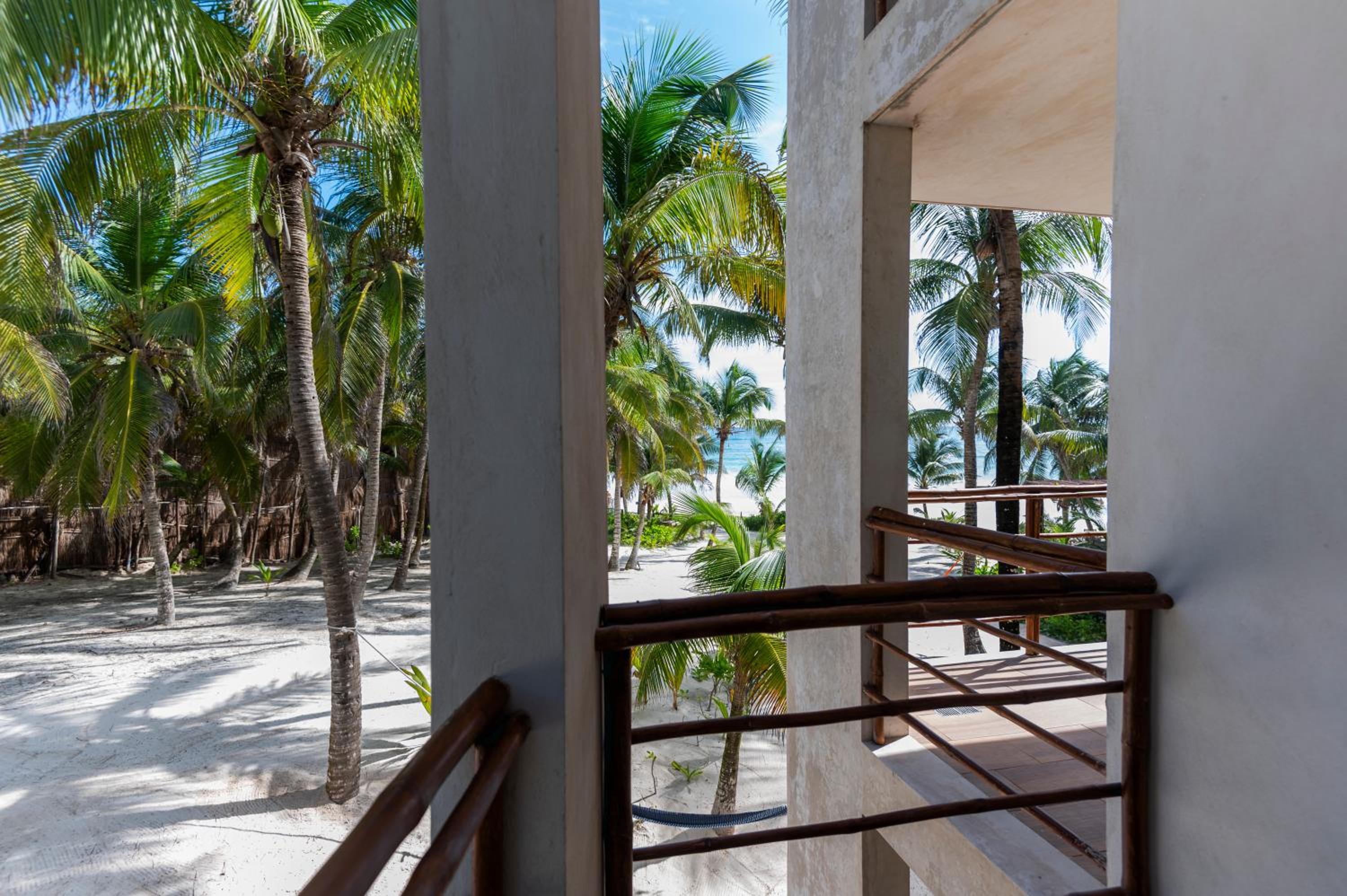Deluxe Double Room with Side Sea View - Photo 5