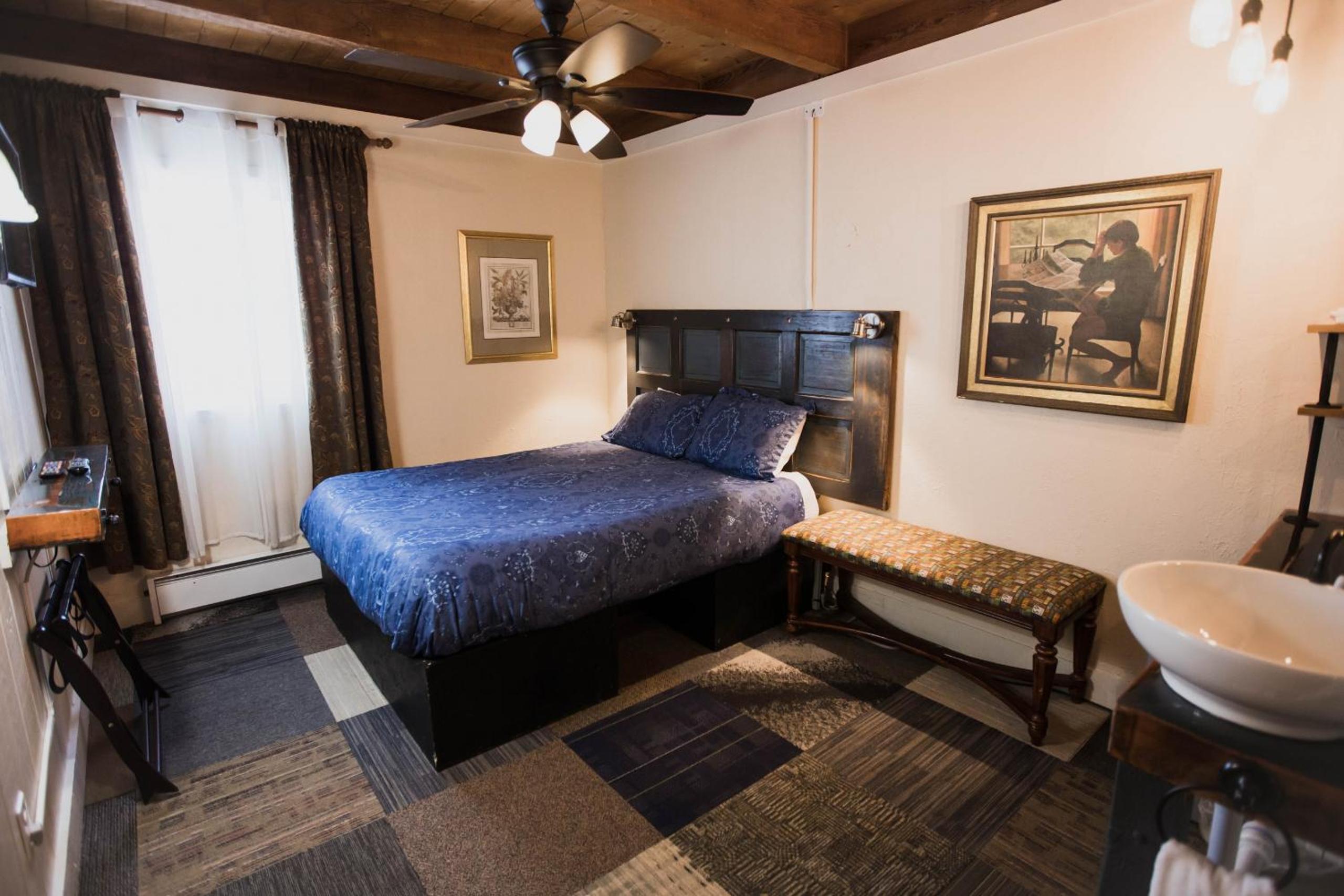 Queen Room photo 3