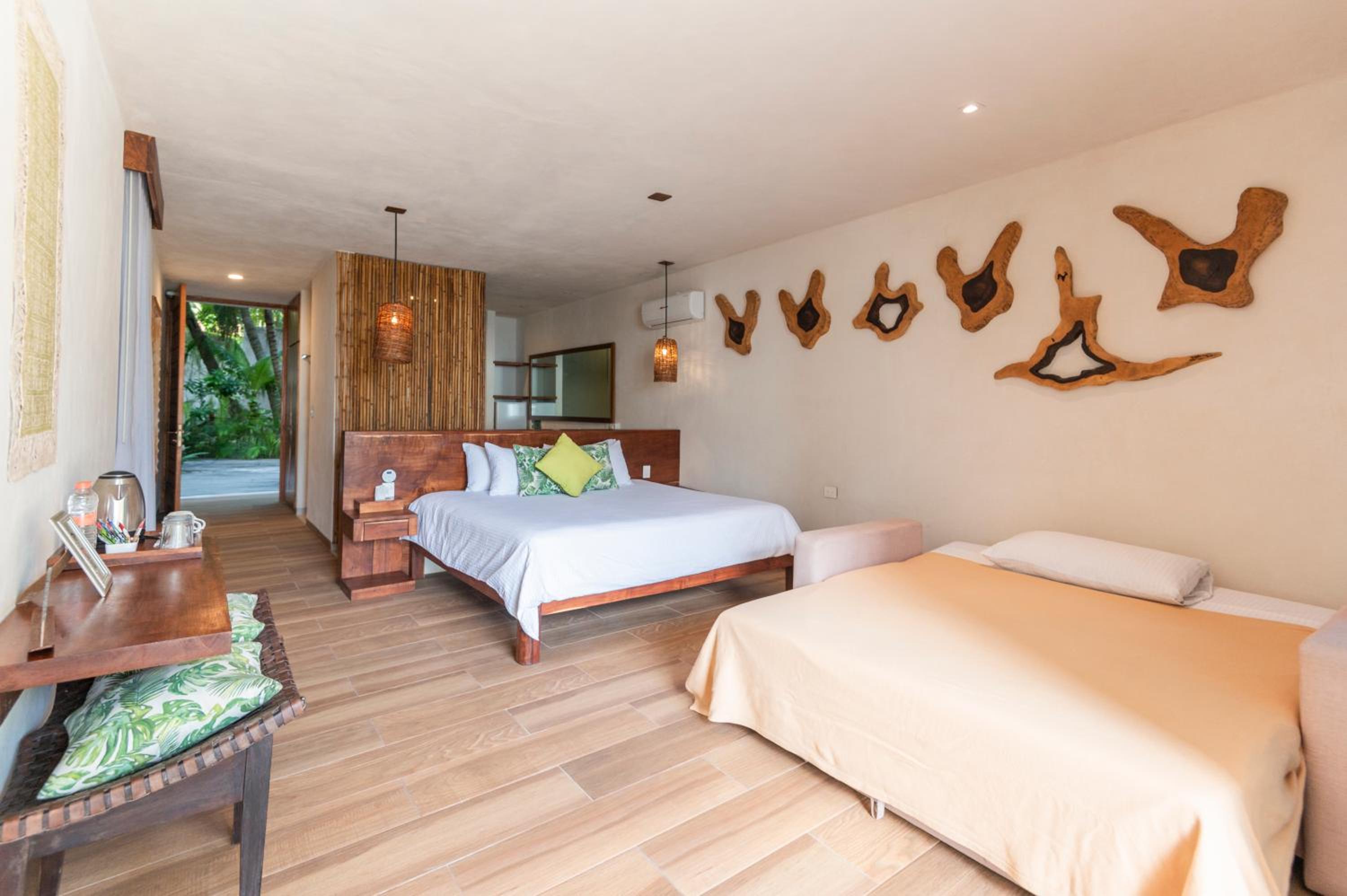 Double Room with Balcony and Sea View - Photo 10