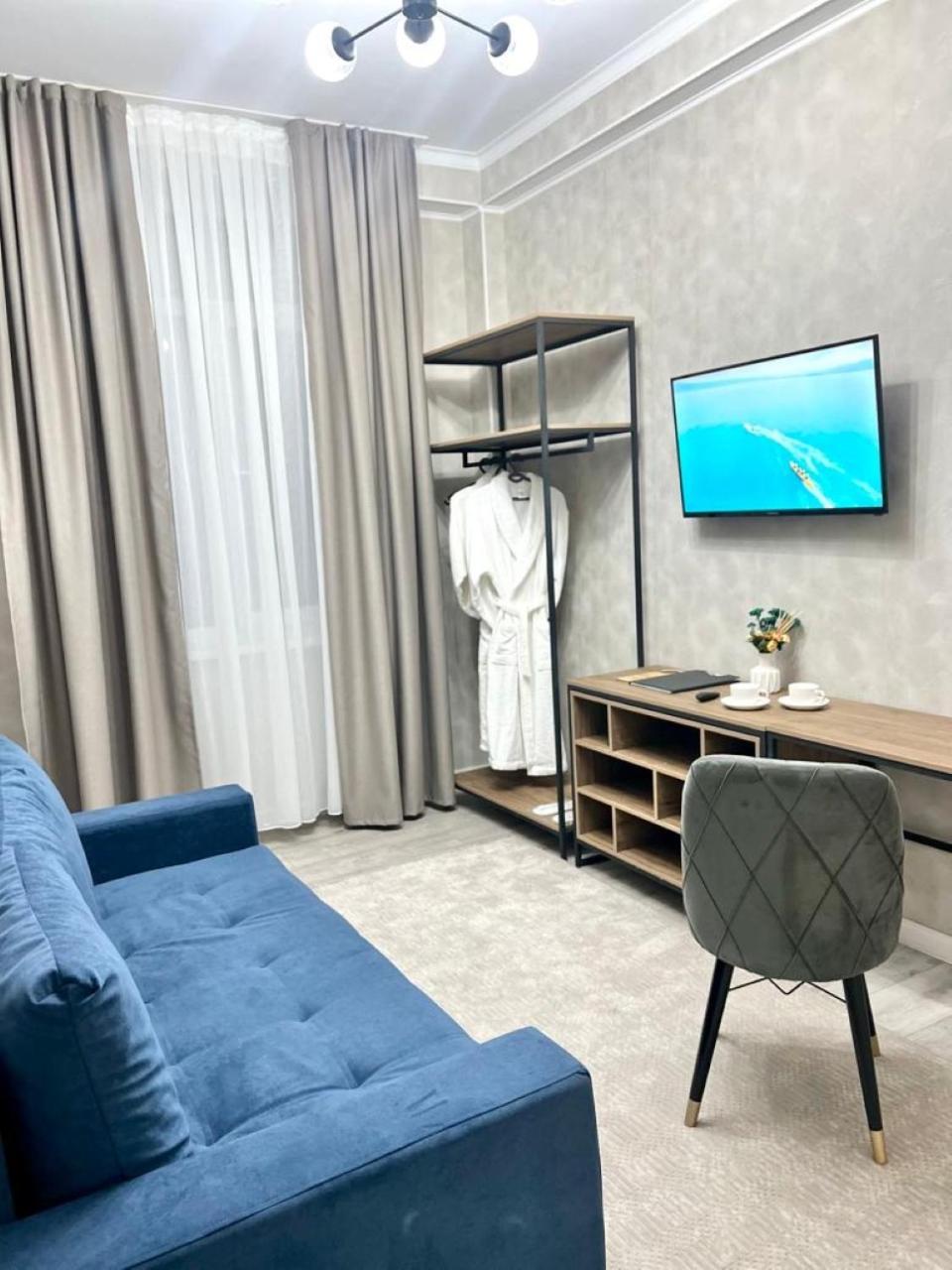 Deluxe Family Room - Photo 1
