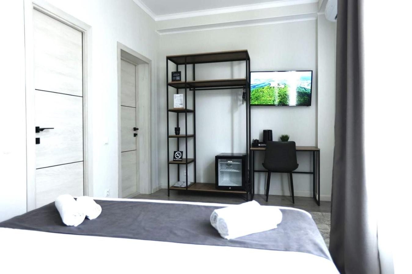 Standard Double Room - Photo 3