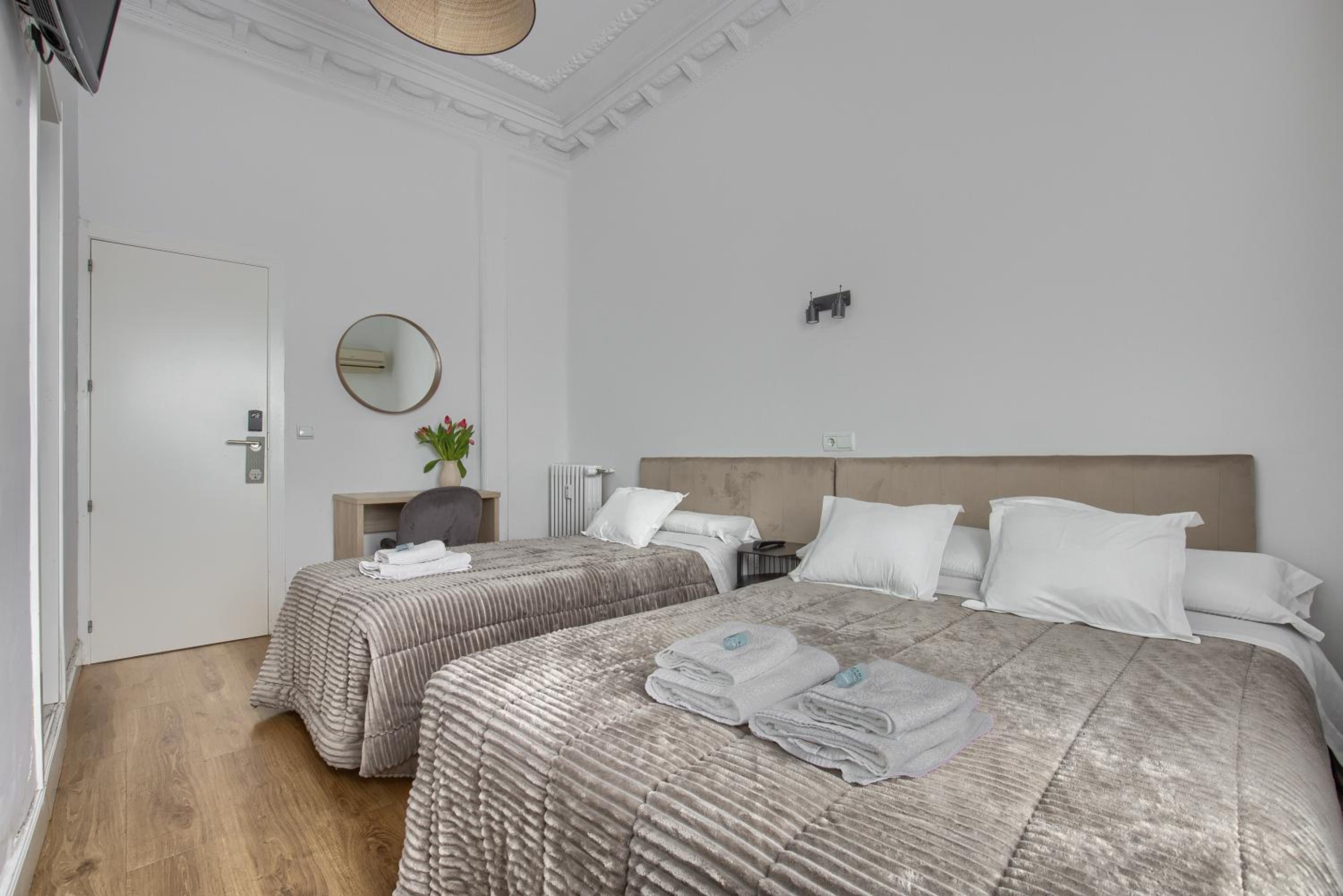 Triple Room (1 Double Bed + 1 Single Bed) photo 2