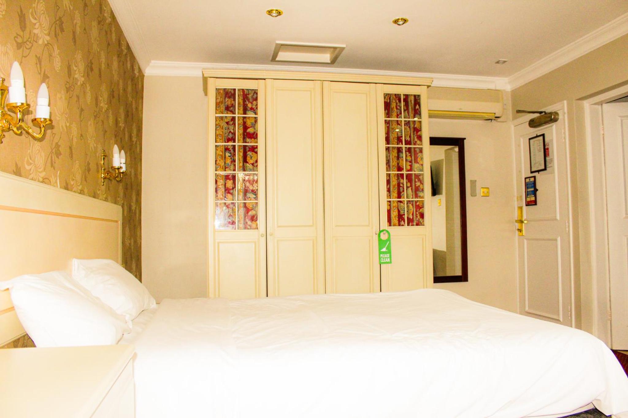 Standard King Room - Photo 1