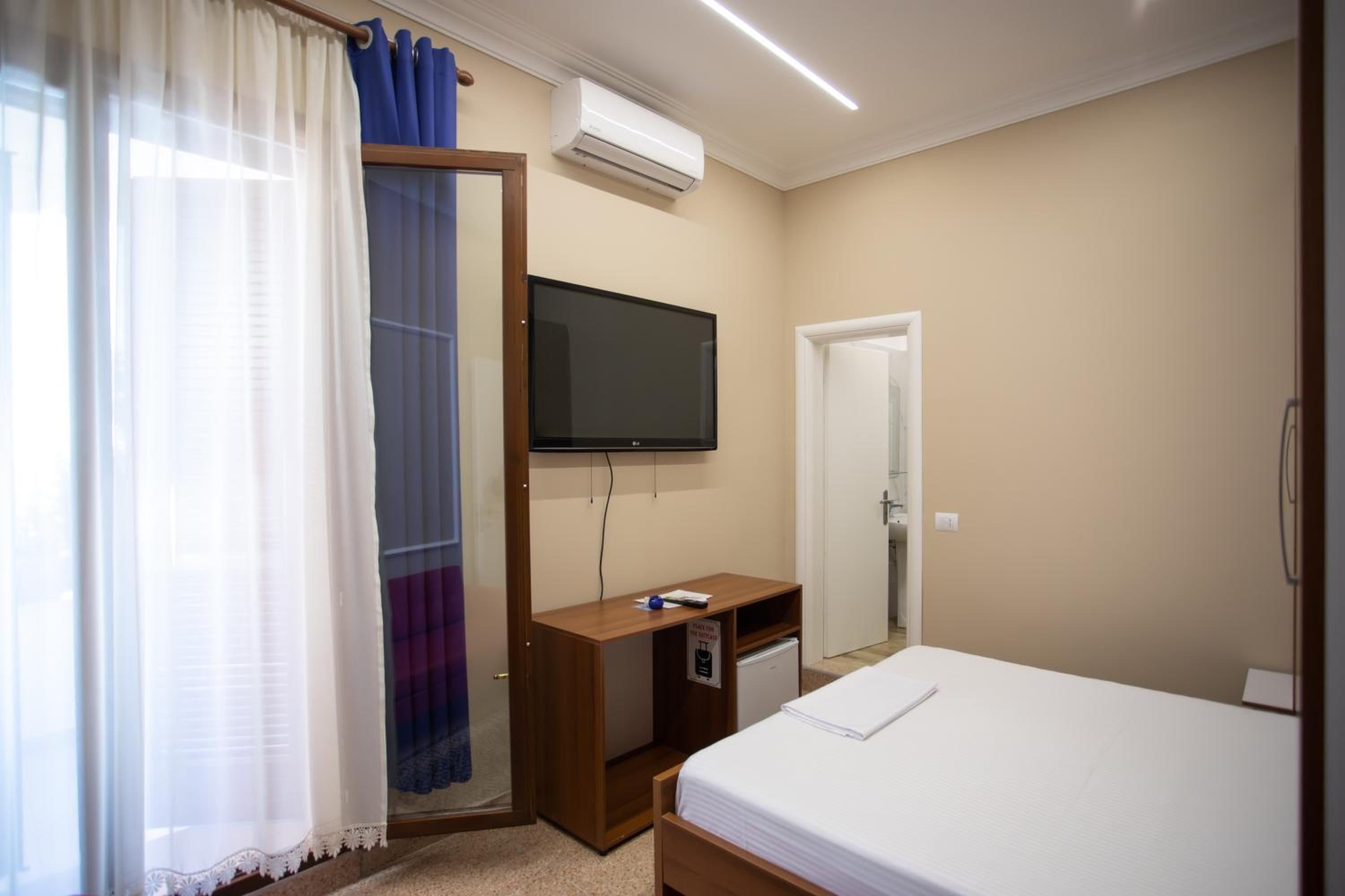 Deluxe Double Room with Balcony and Sea View photo 2