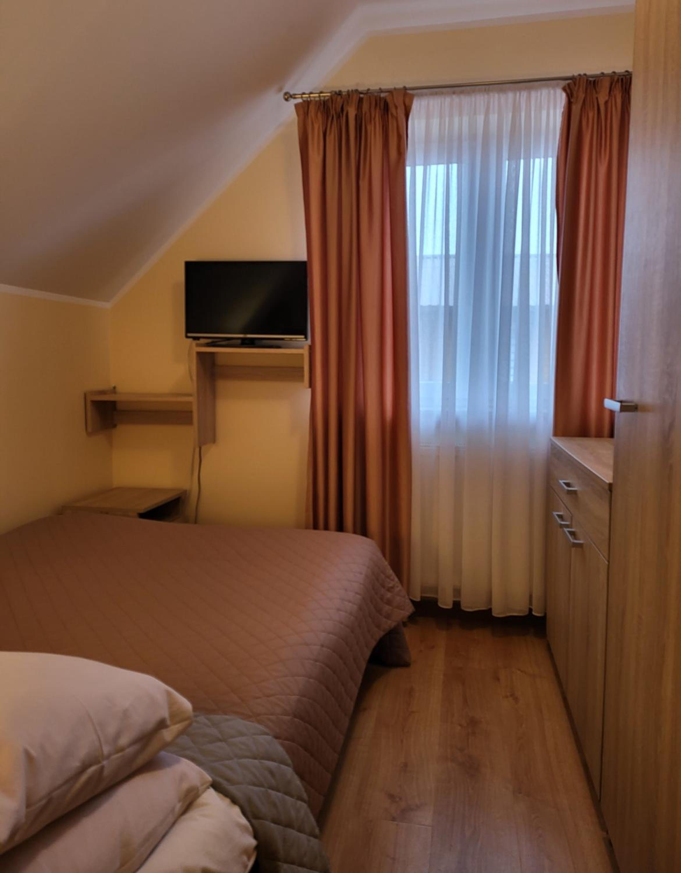 Small Single Room photo 1