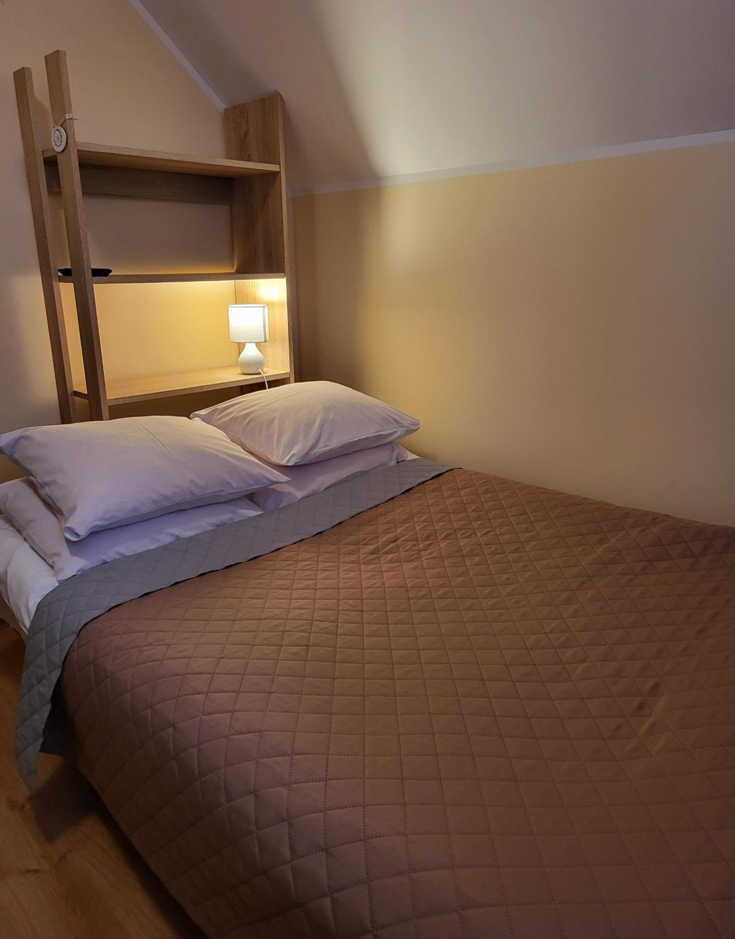 Small Single Room photo 2