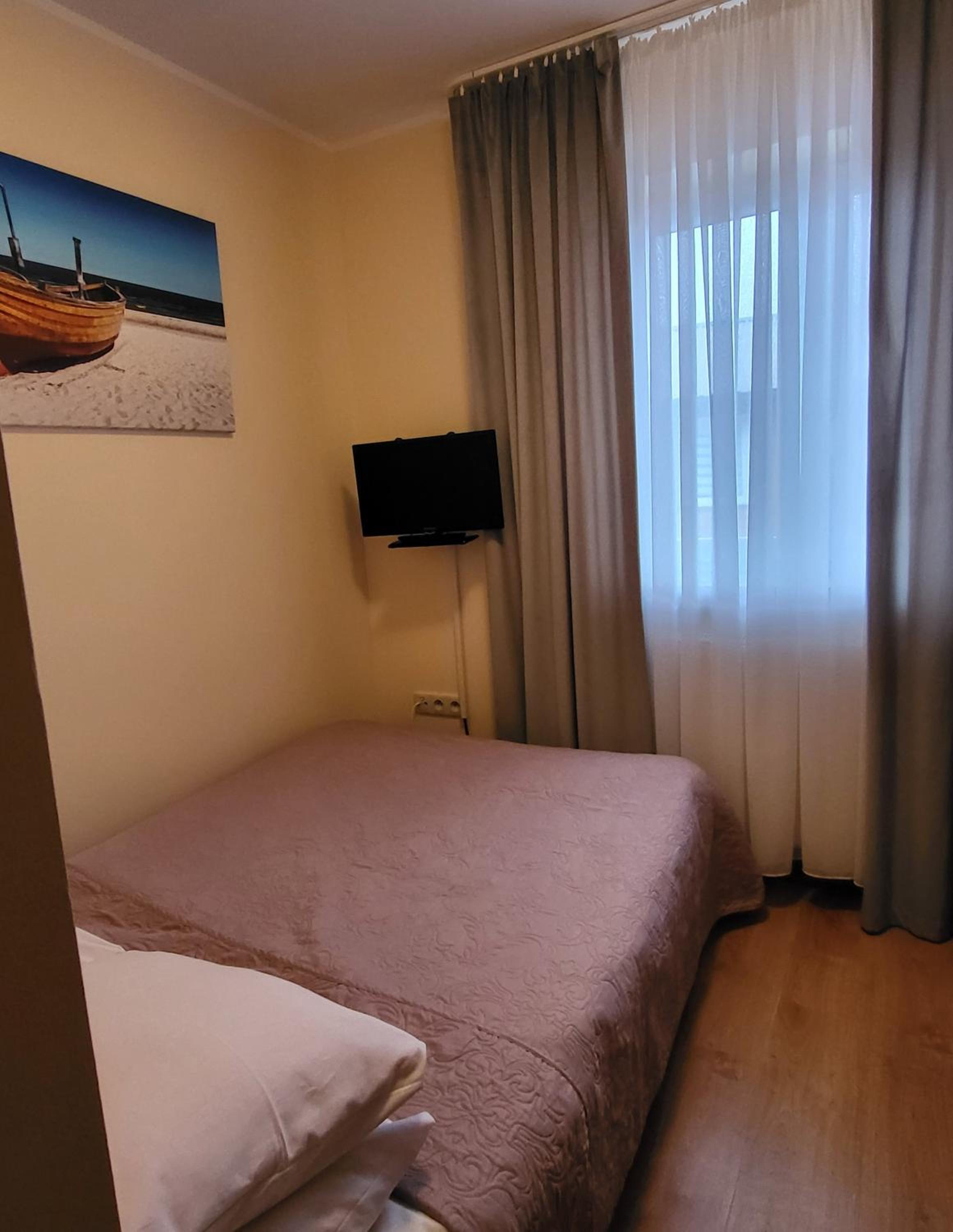 Small Single Room photo 1