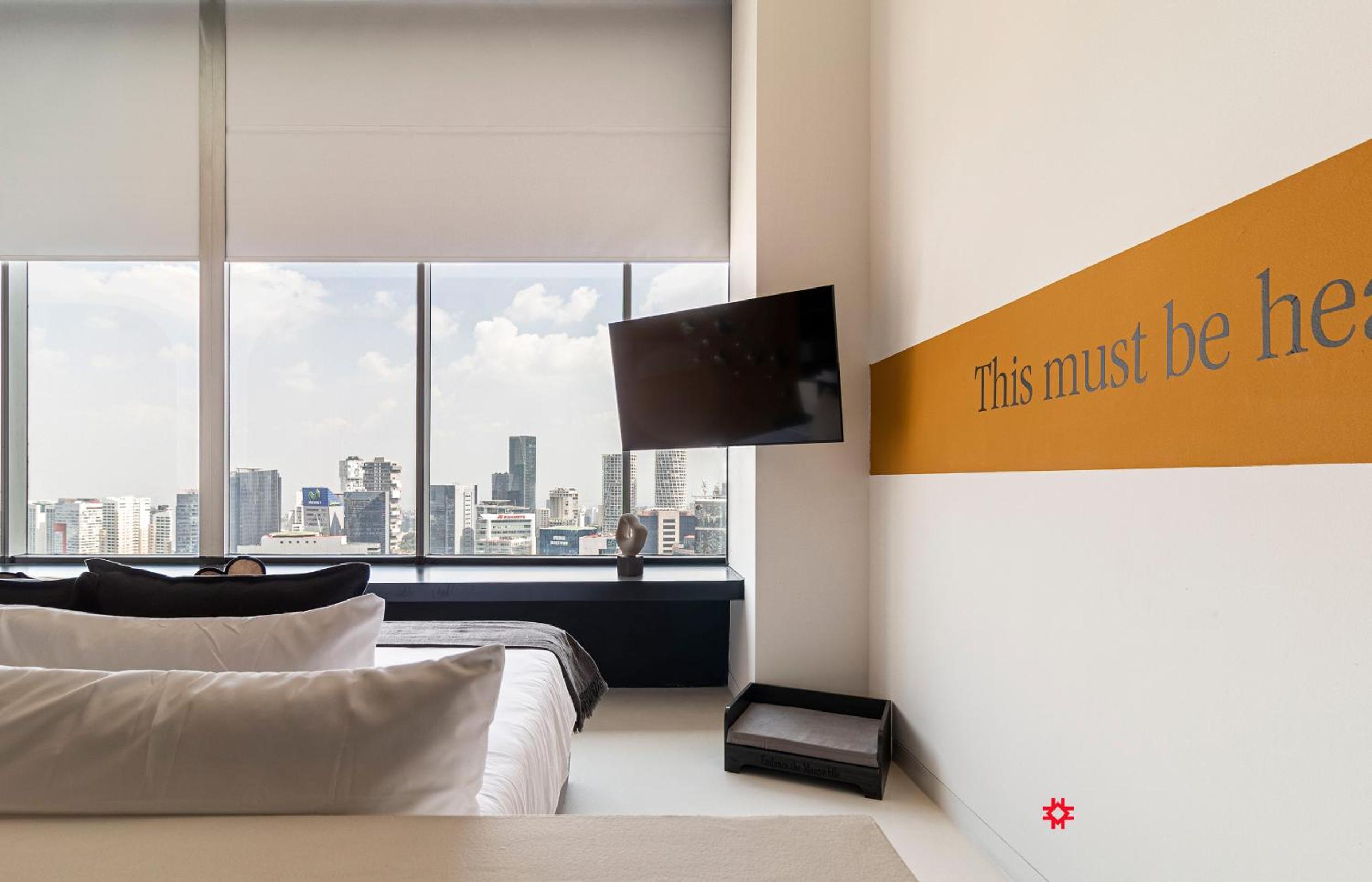 Master suite  with city view - Photo 27