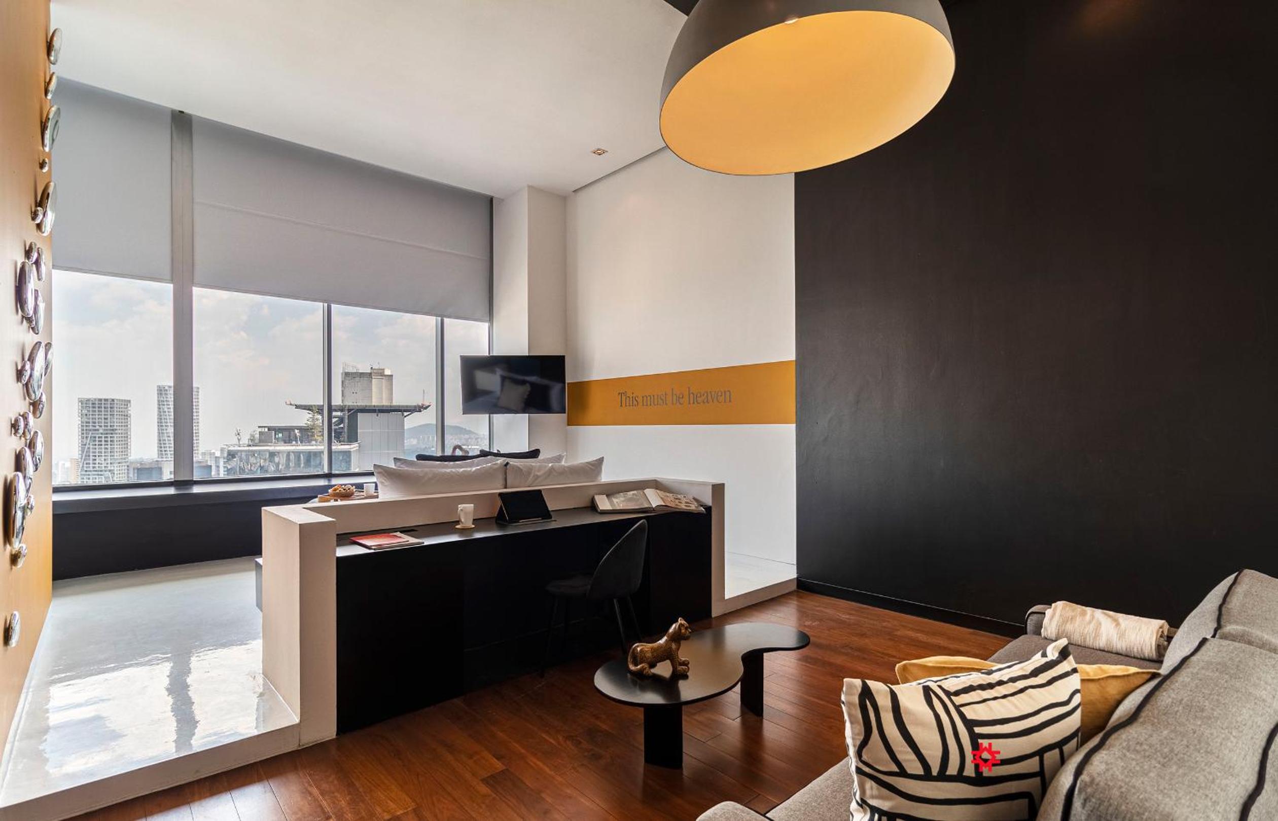 Master suite  with city view - Photo 24