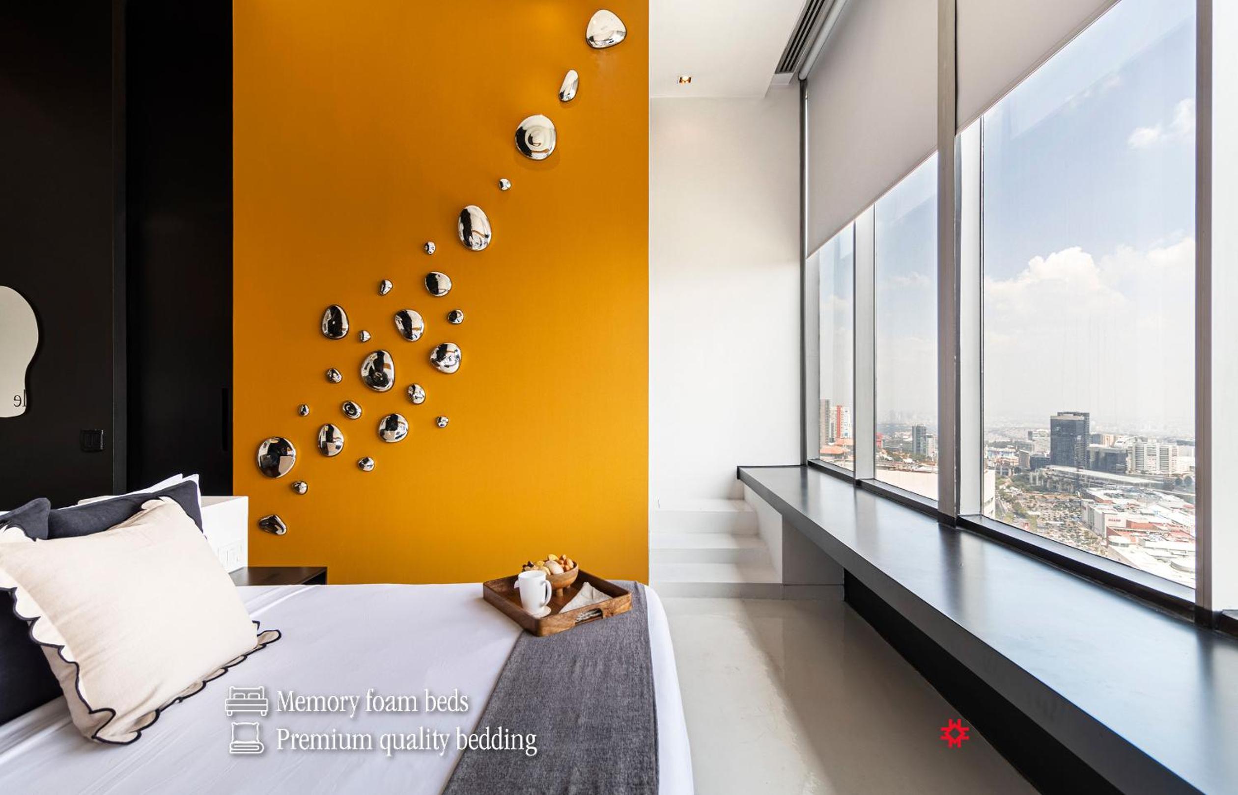 Master suite  with city view - Photo 23