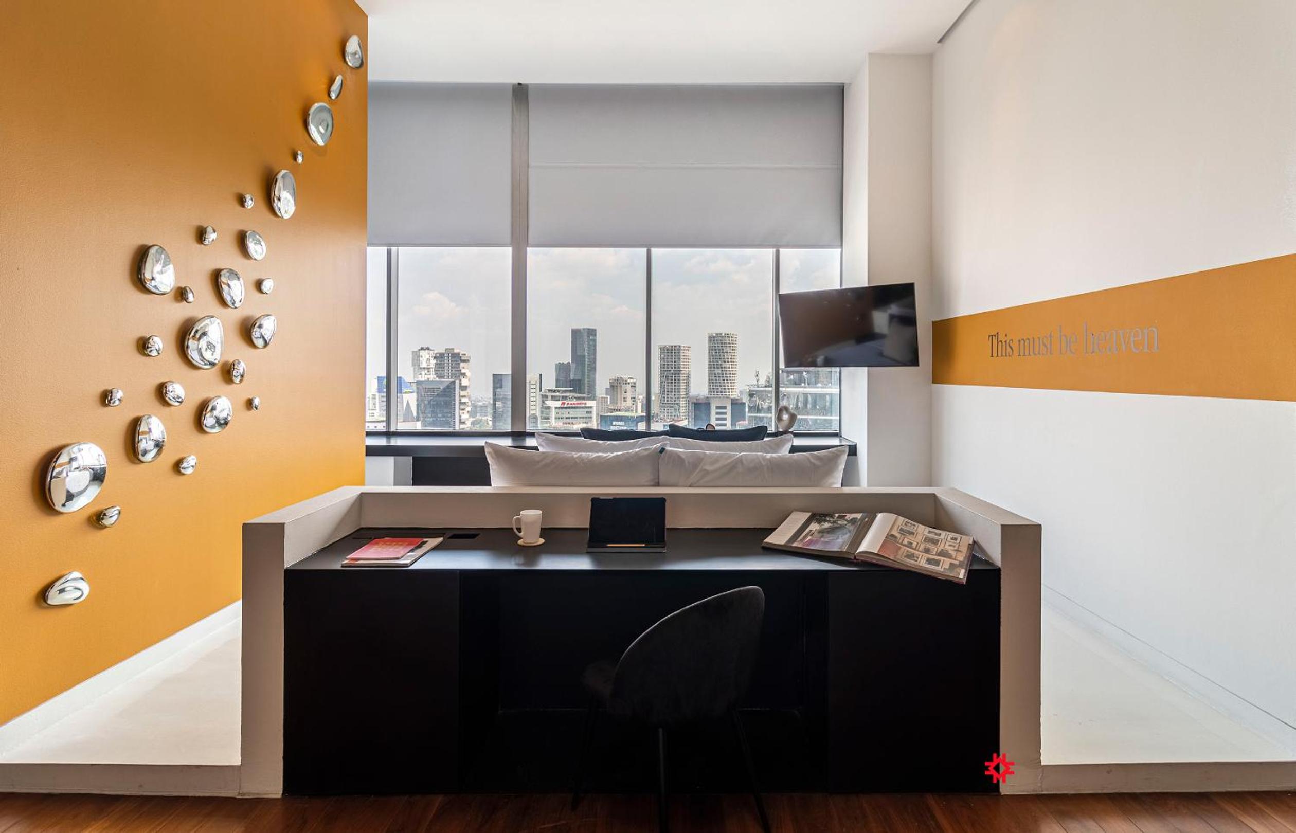 Master suite  with city view - Photo 28