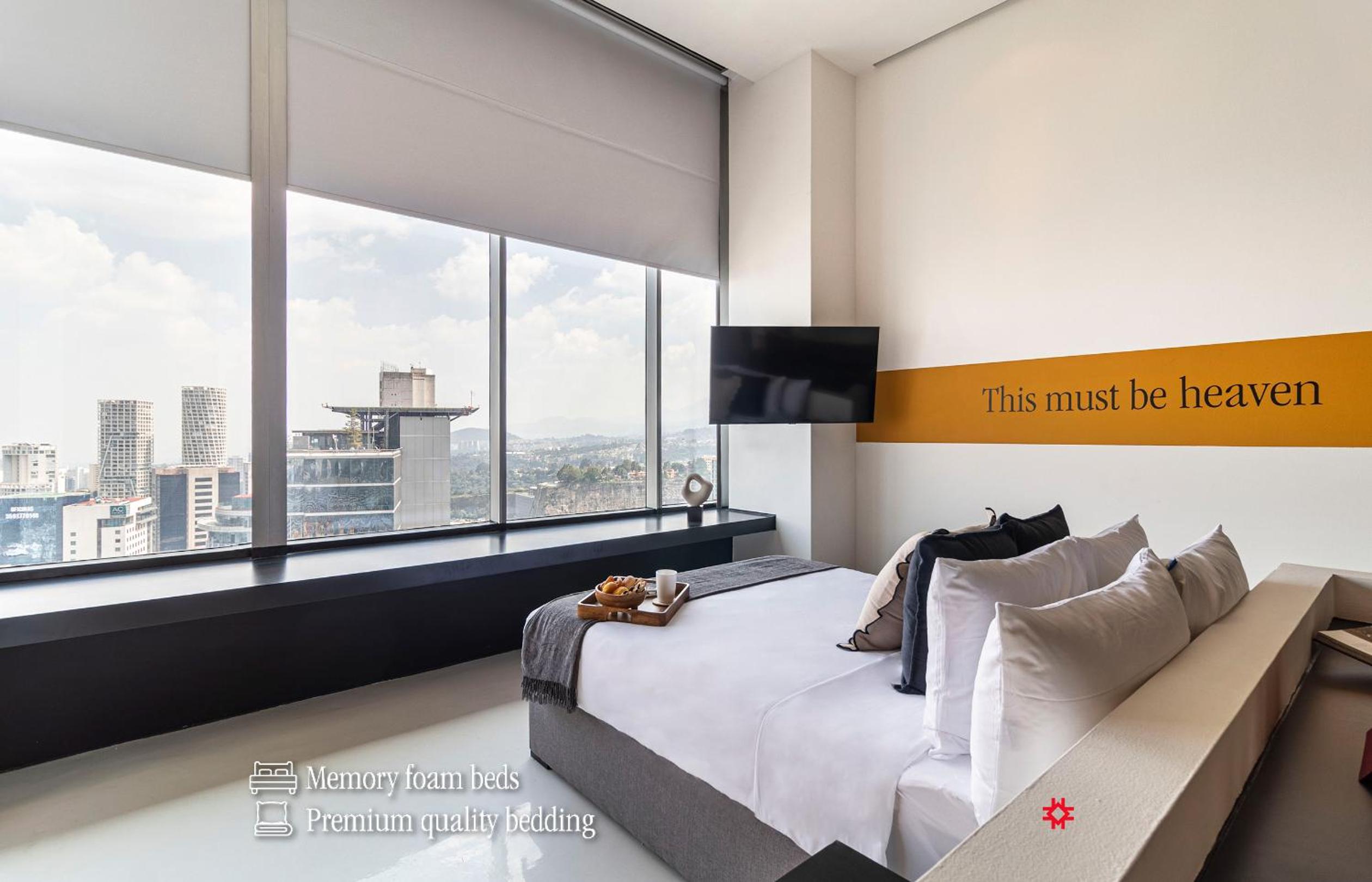Master suite  with city view - Photo 25