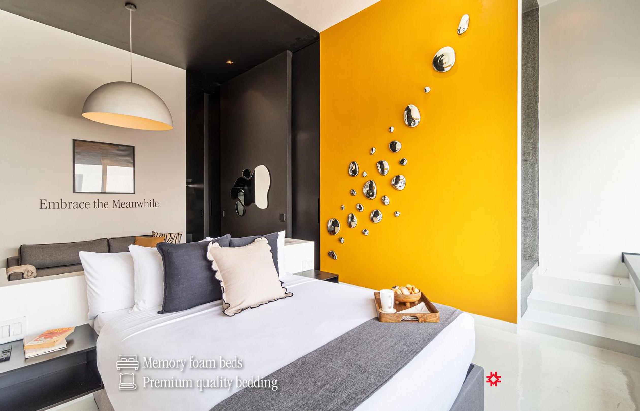 Master suite  with city view - Photo 20