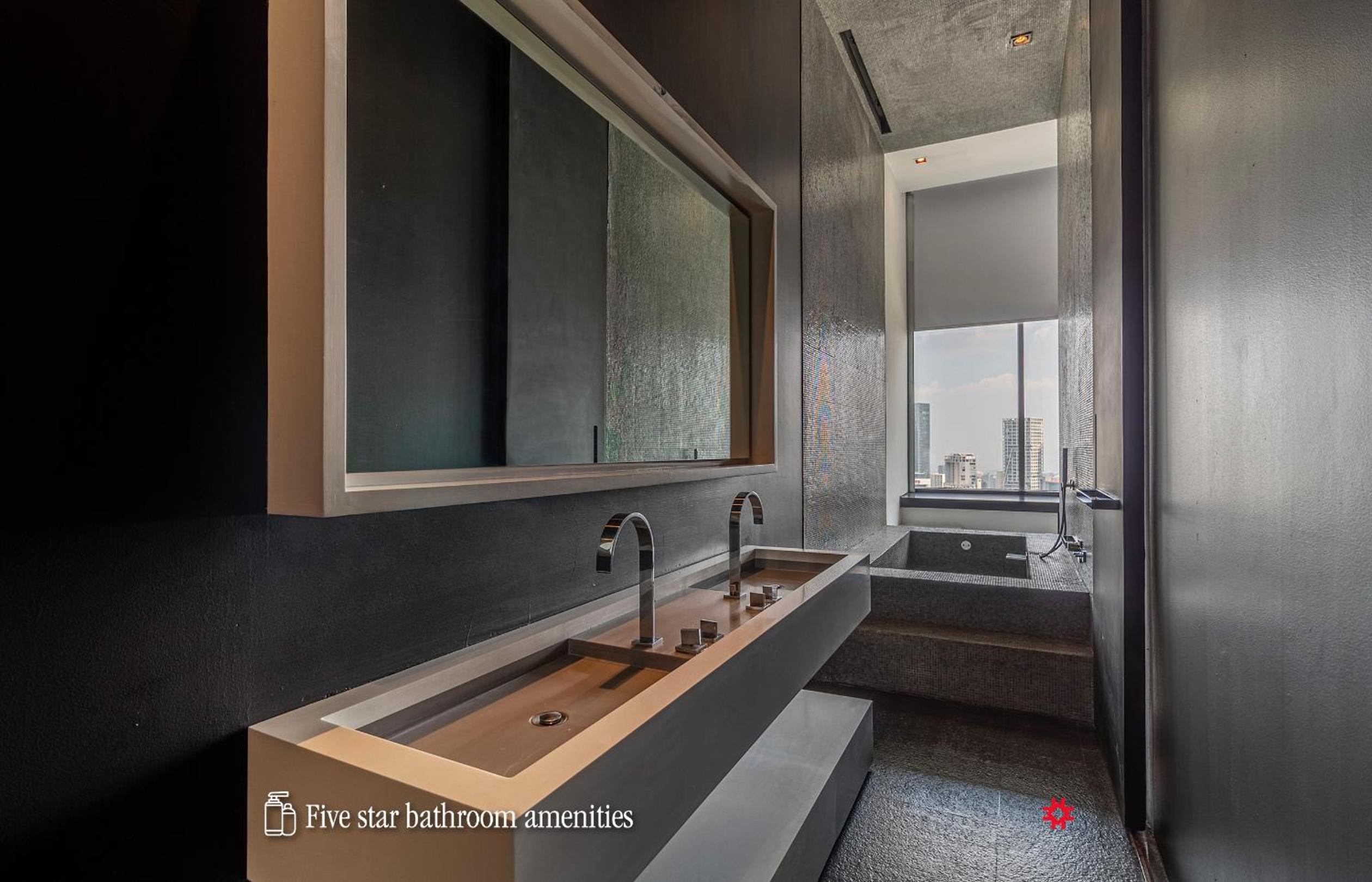 Master suite  with city view - Photo 15