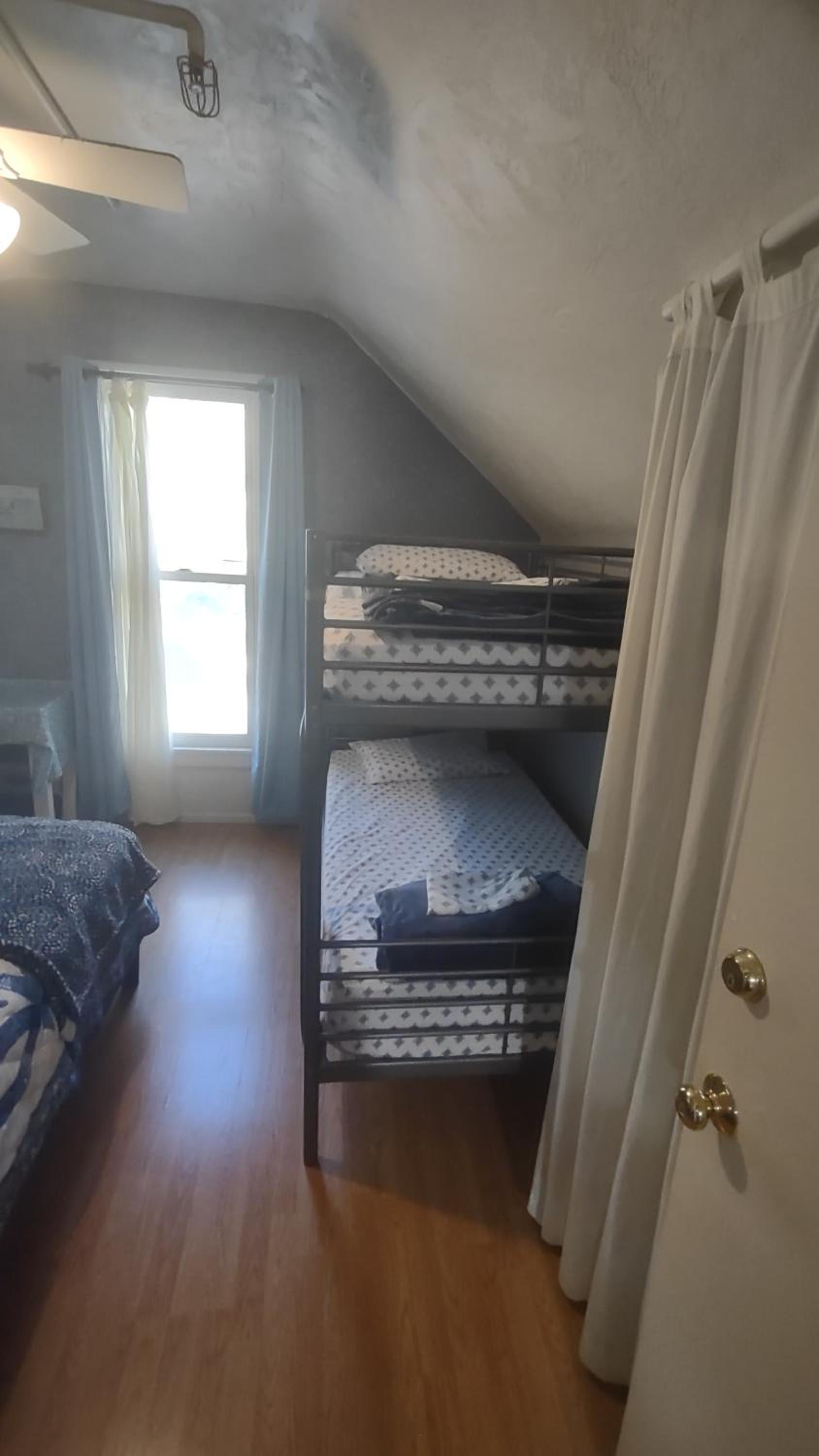 Economy Quadruple Room photo 3