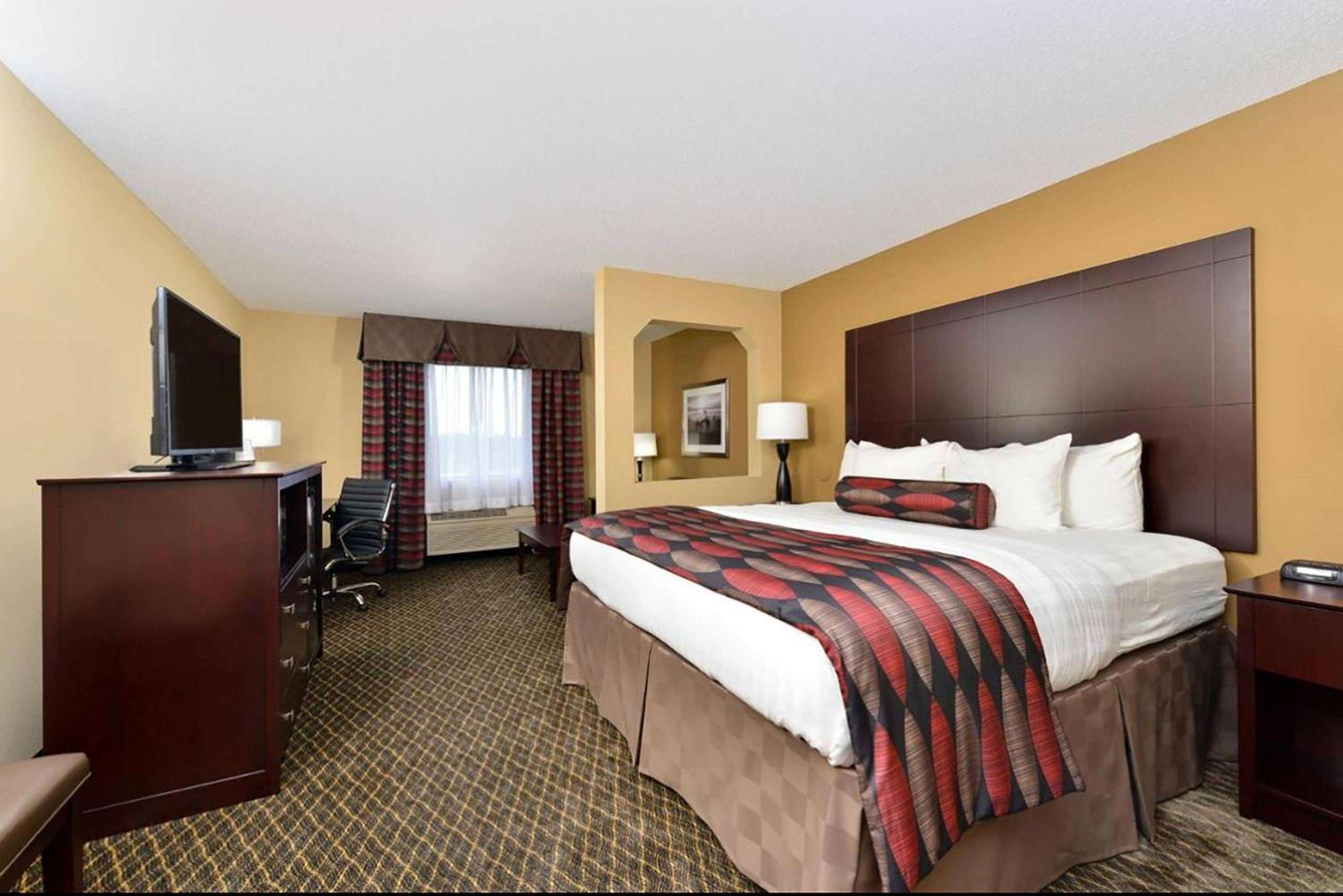 King Room with Mobility Access and Bathtub with Grab Bars, Non-Smoking - Photo 1