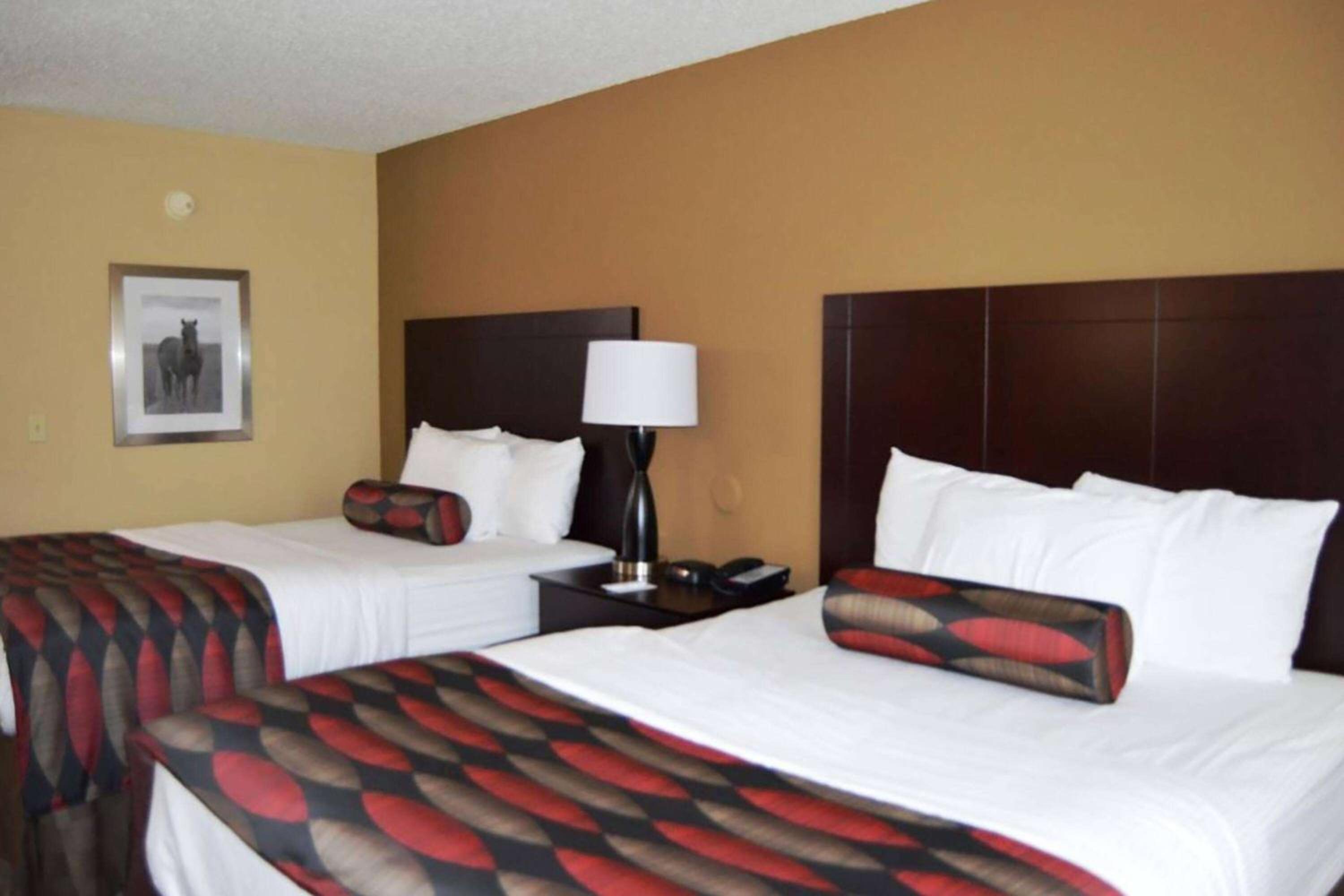 Queen Room with Two Queen Beds - Non-Smoking - Photo 1