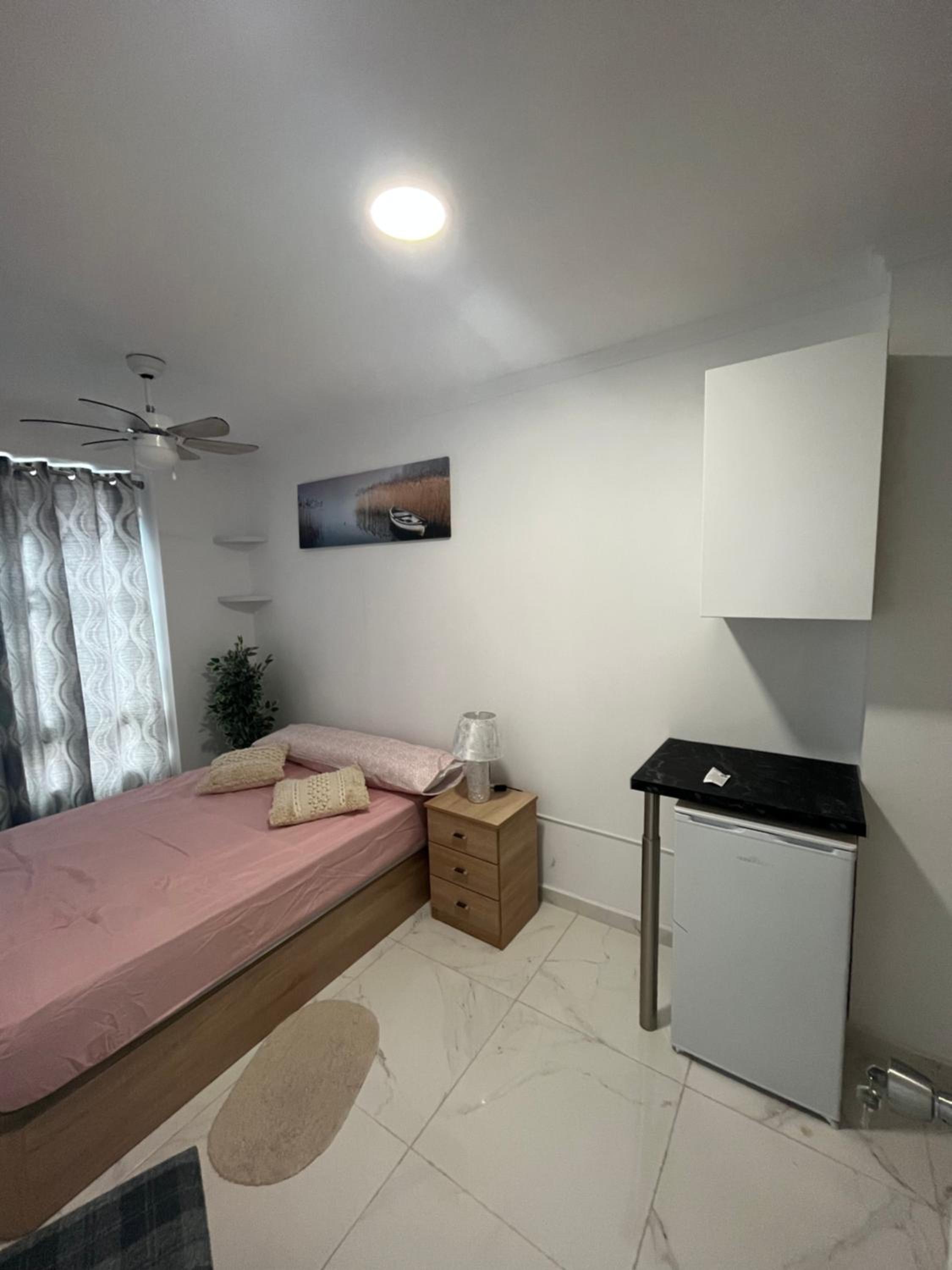 Habitación individual con baño compartido