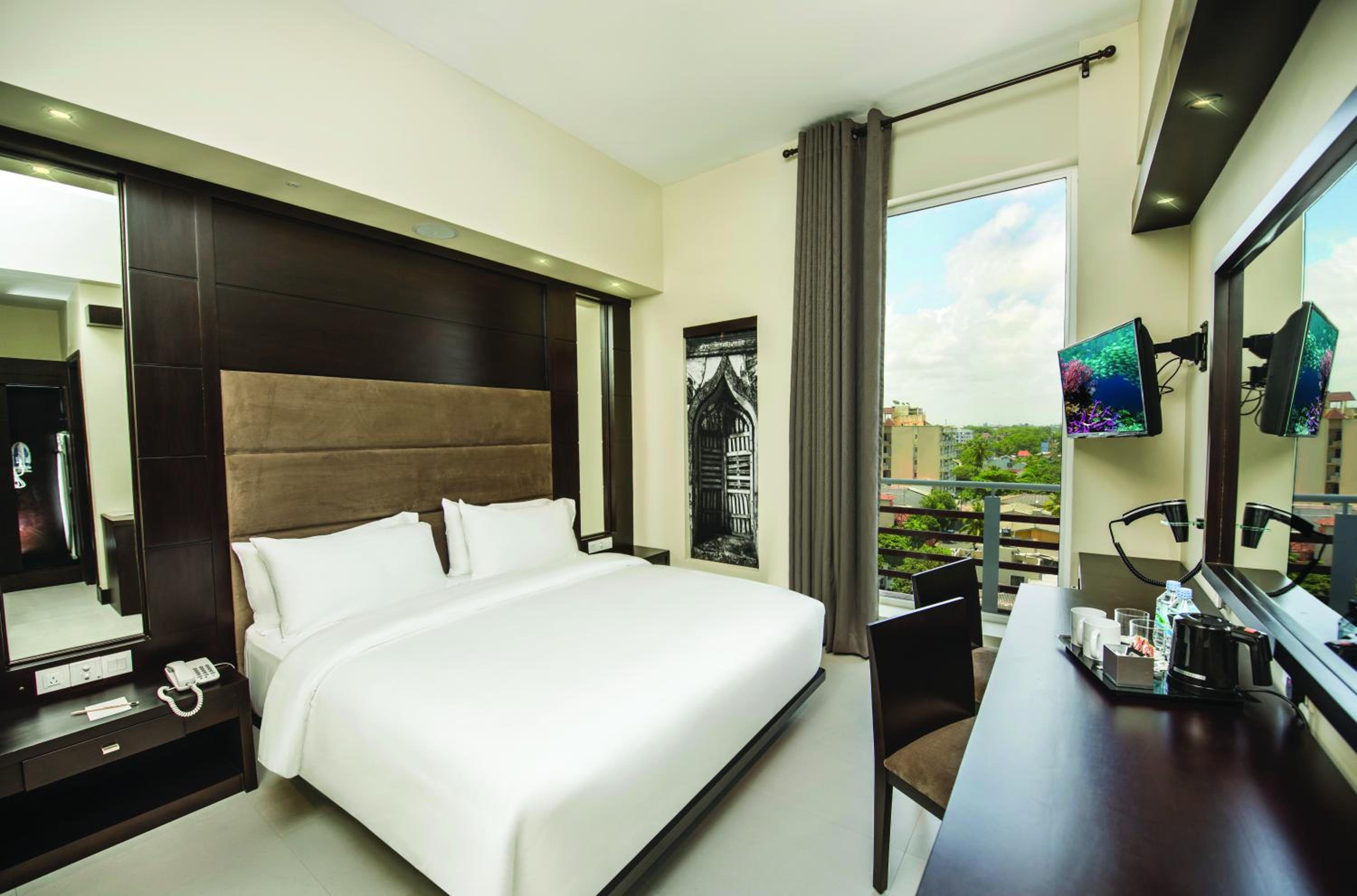 Deluxe Double Room with Early Check-in from 11 AM & Late Check-out until 2 PM (On Availability)