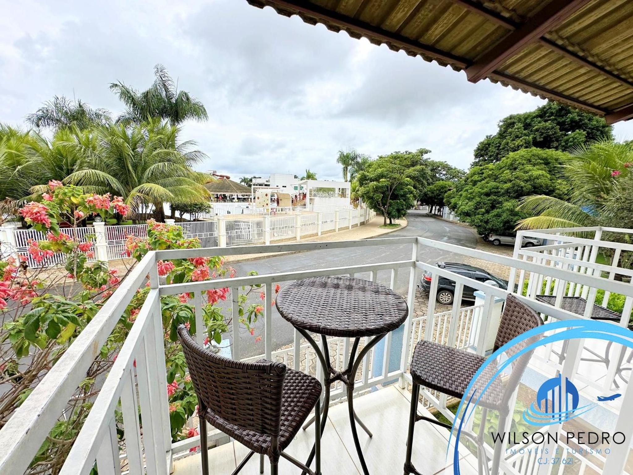 Apartment with Pool View 