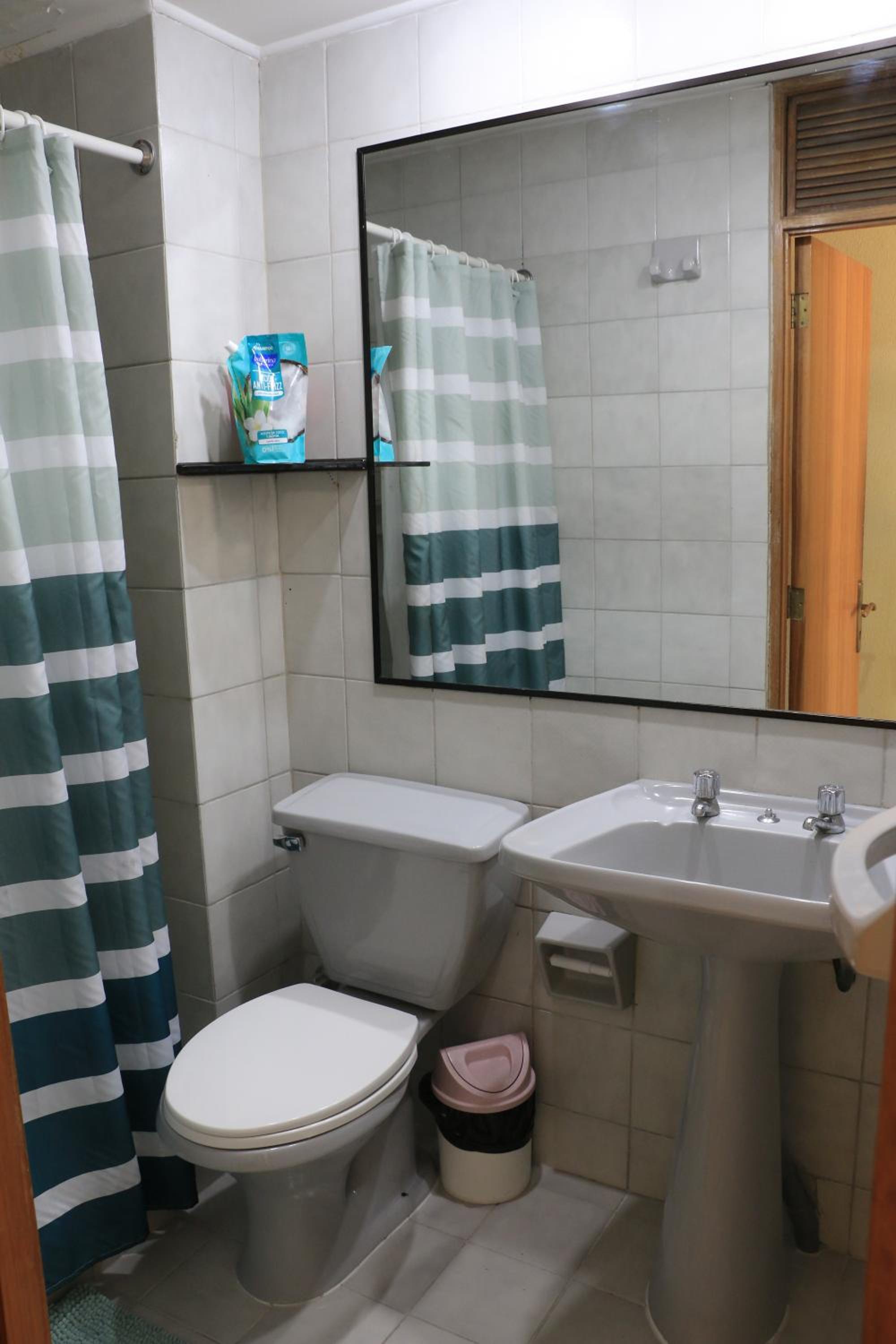 Queen Room photo 2