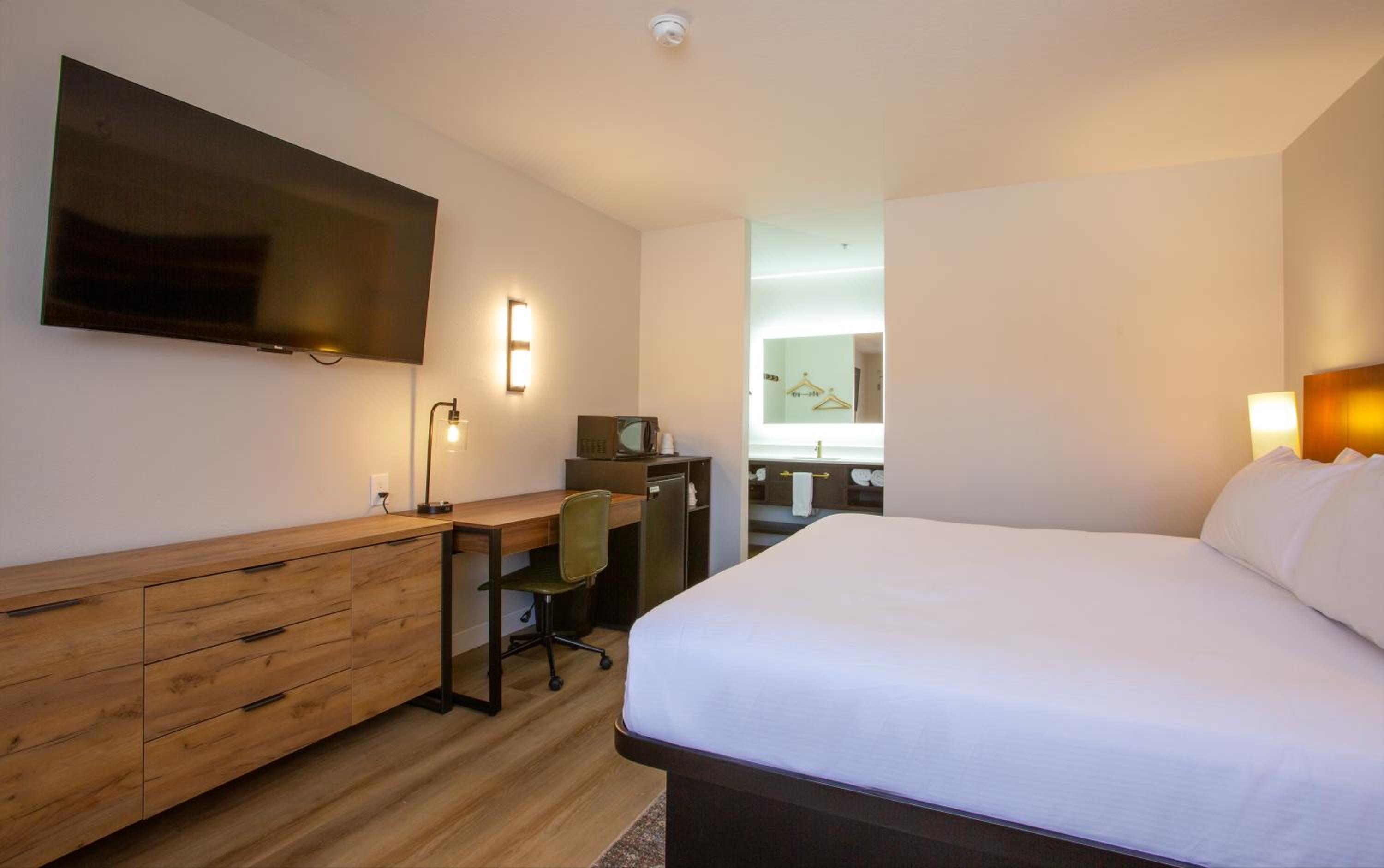 Mini King Suite with Red Rocks View - Non-Smoking - Photo 11