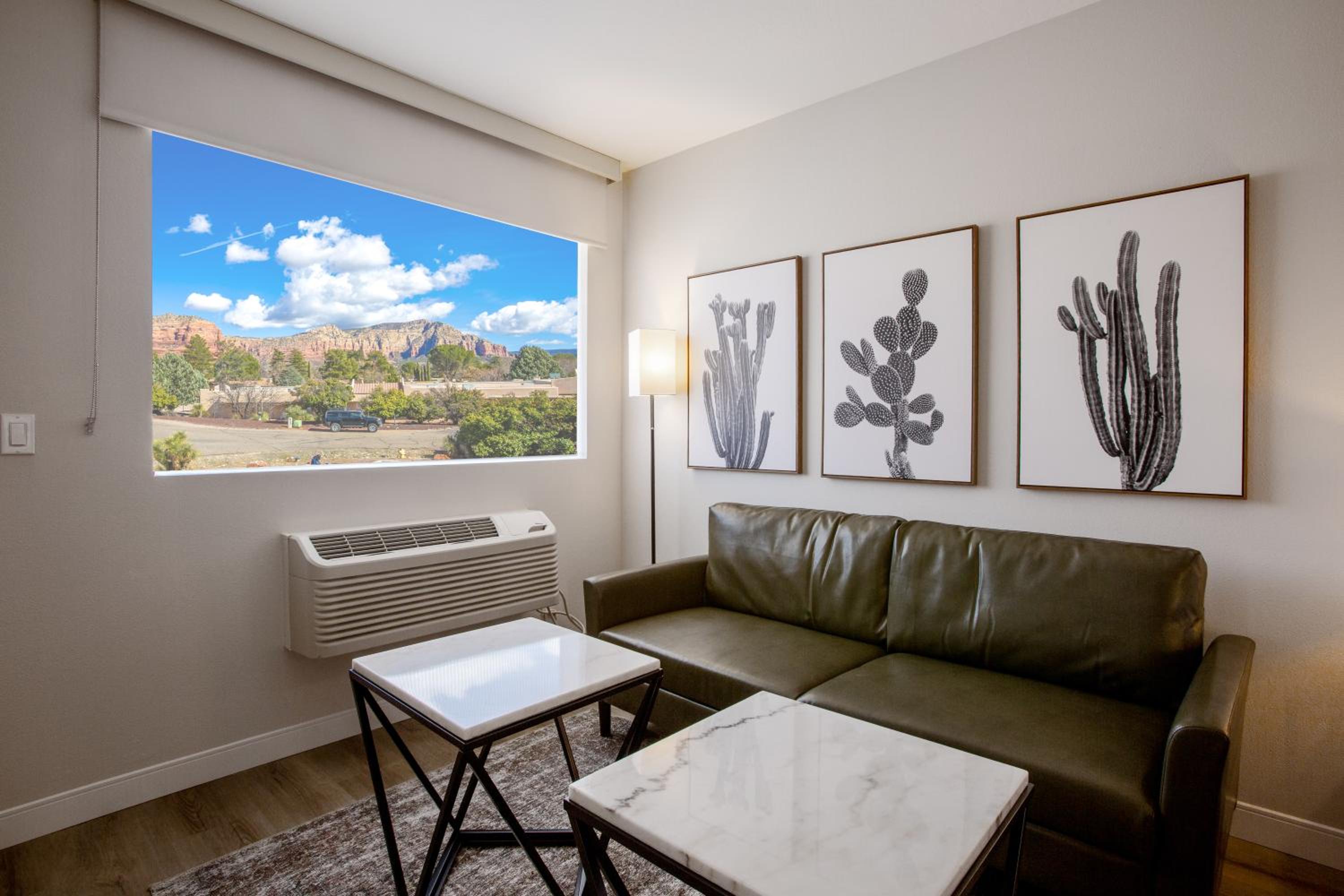 Mini King Suite with Red Rocks View - Non-Smoking - Photo 10