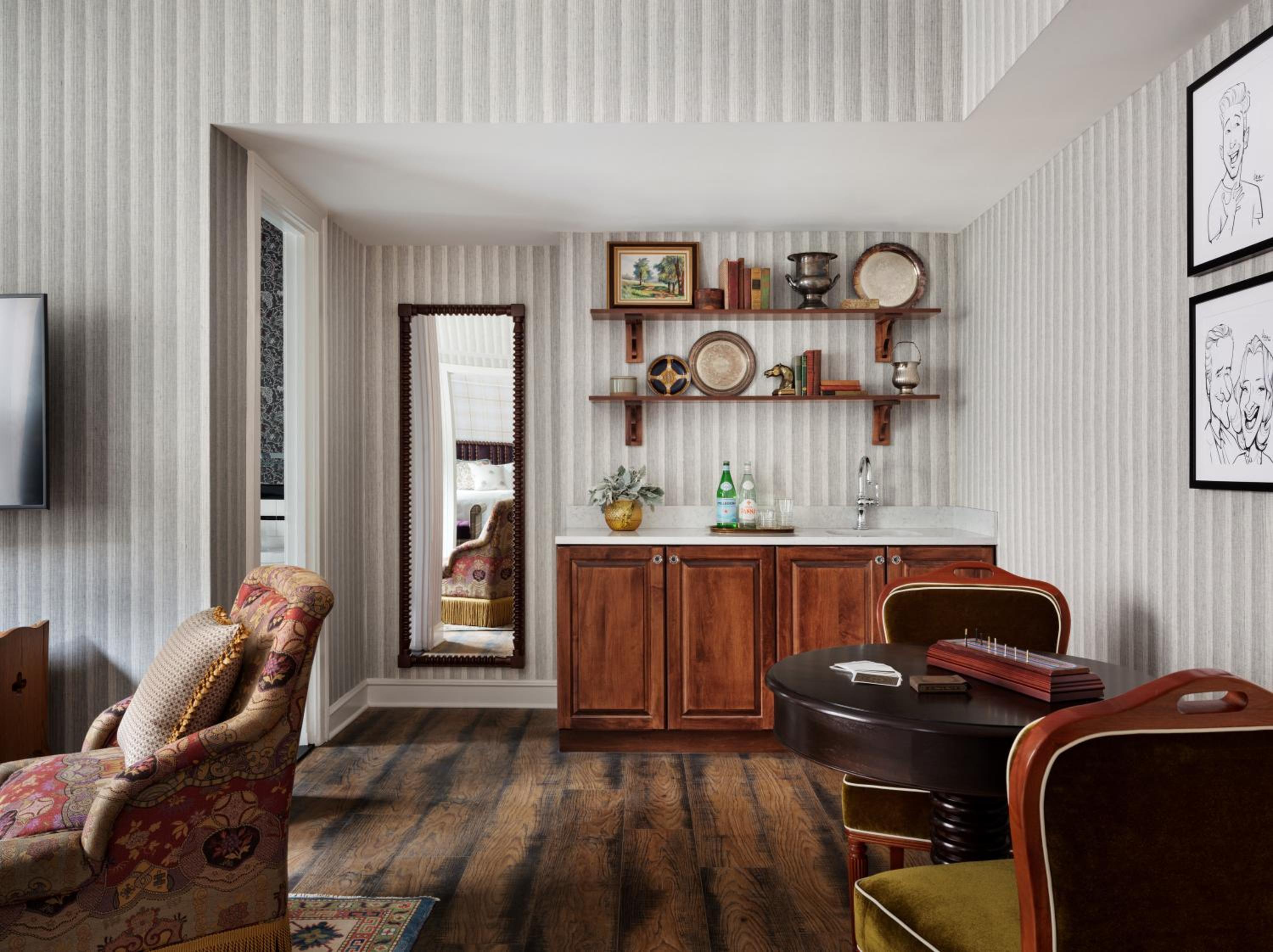 Graduate Queen Suite  - Photo 1