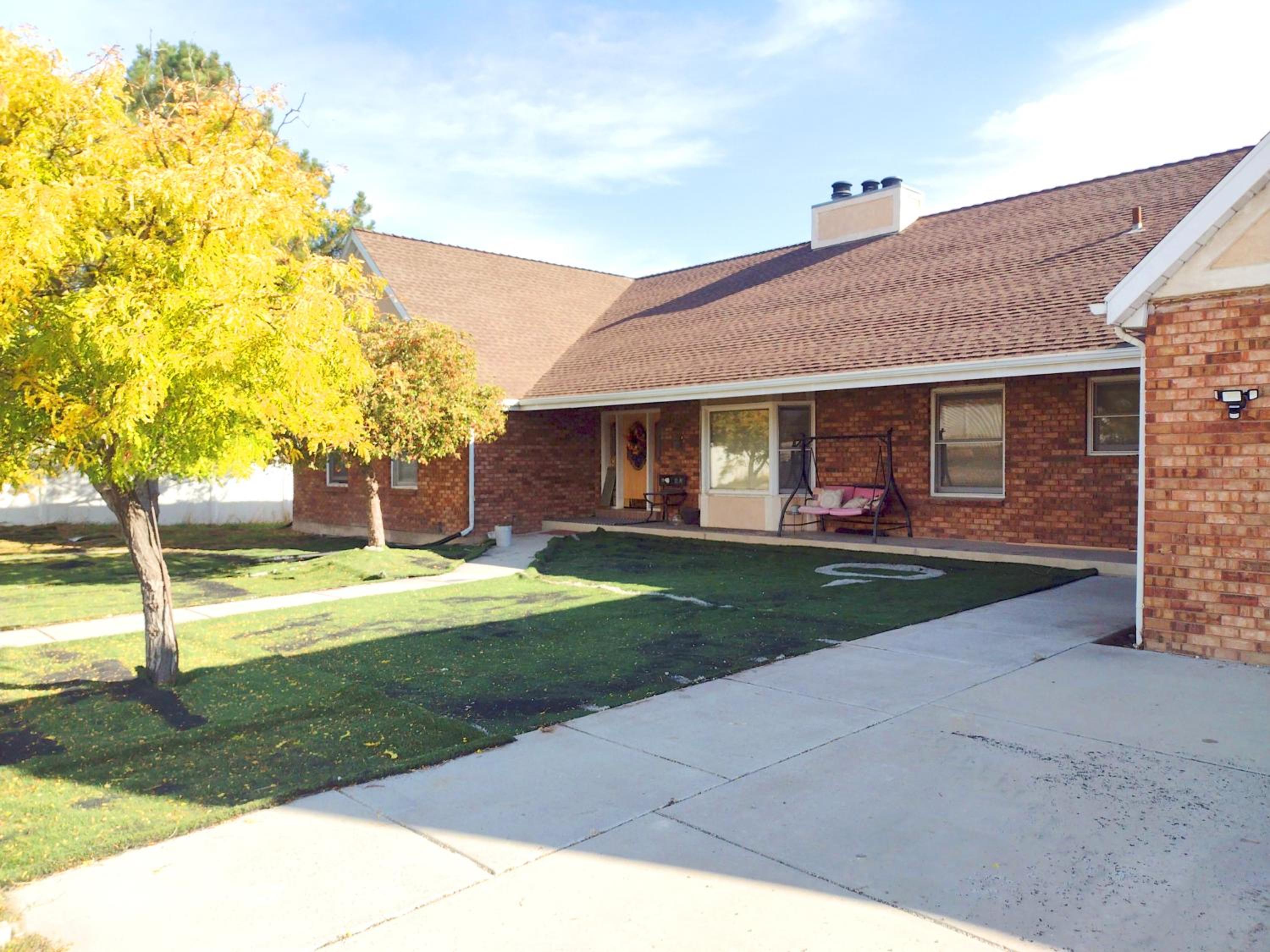 Eight-Bedroom House photo 2