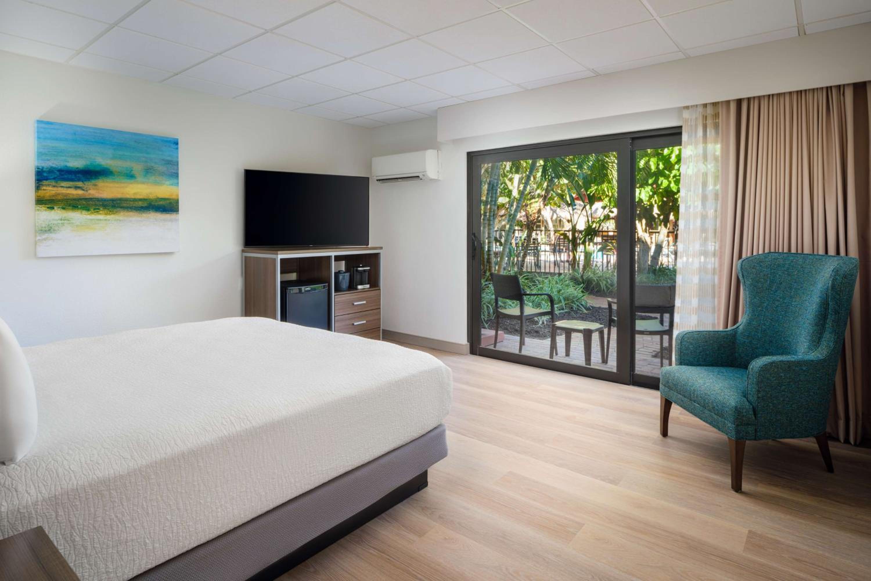 King Room - Non-Smoking - Photo 2