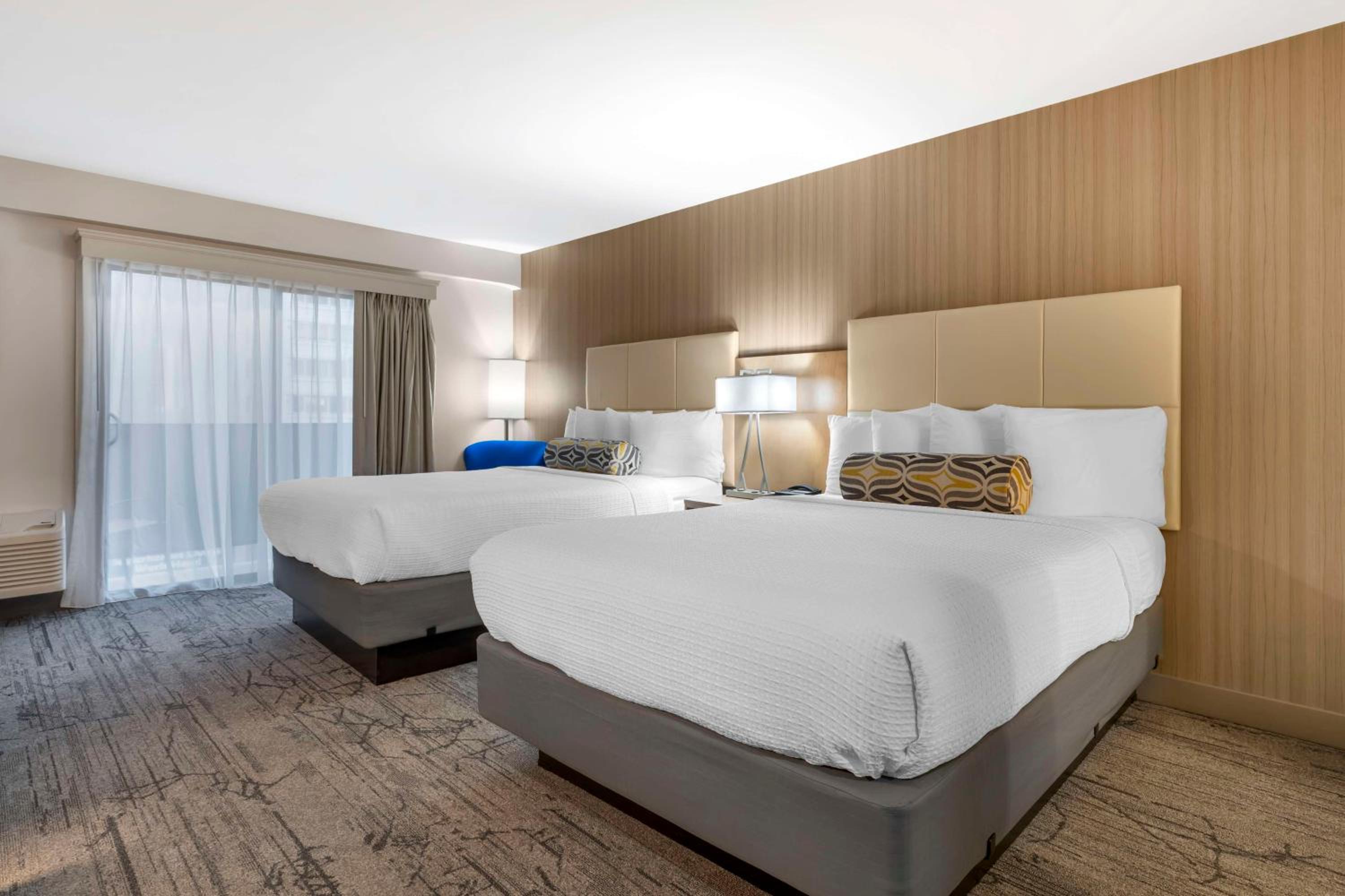 Queen Room with Two Queen Beds and Patio photo 2