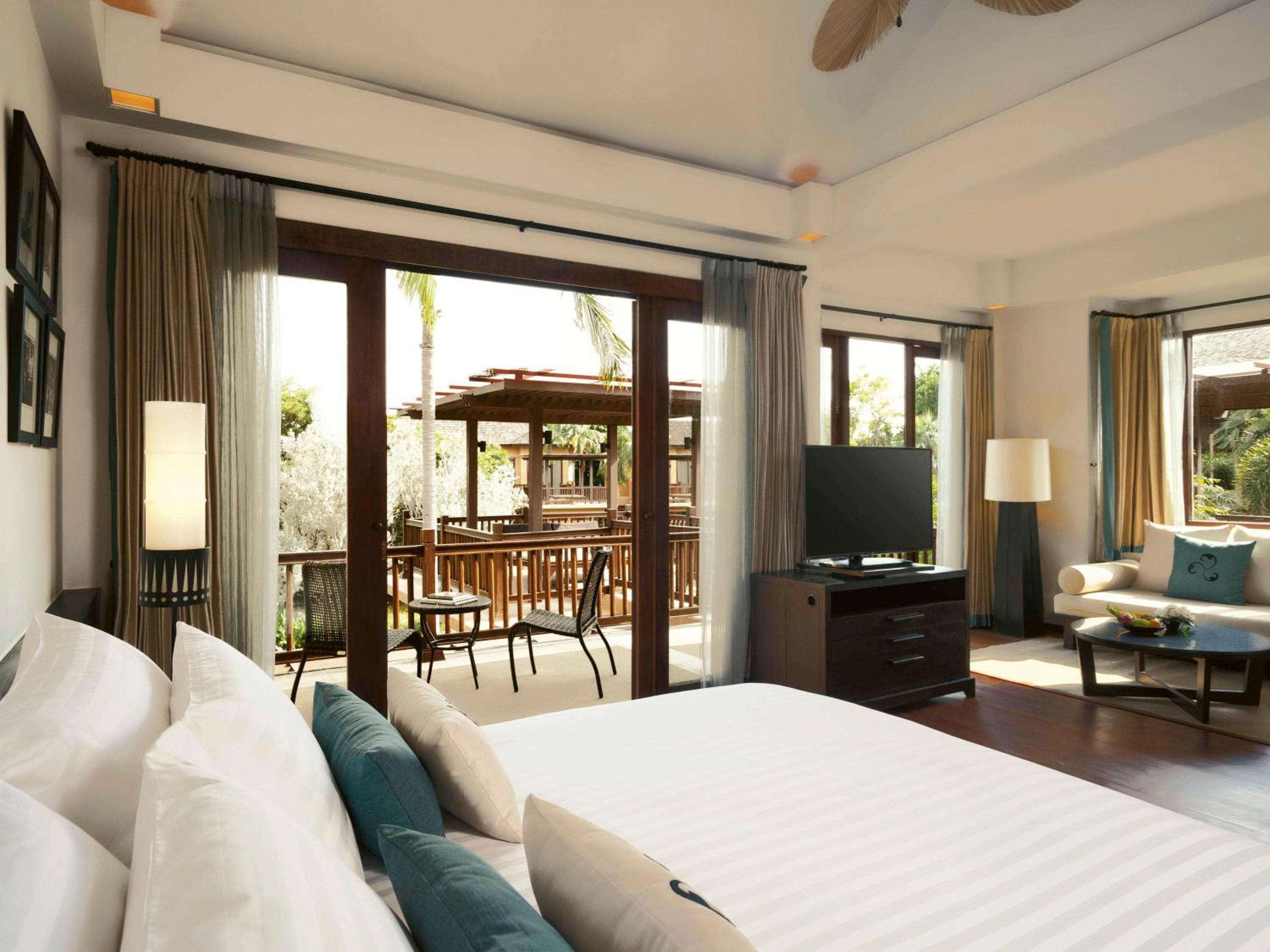 King Suite with Terrace and Lagoon View - Photo 1