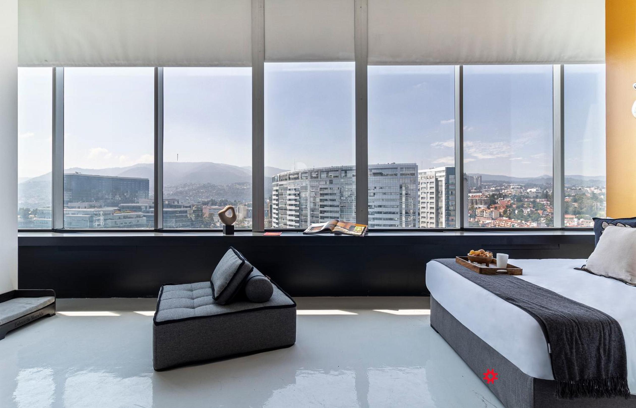 Panoramic suite  with city view - Photo 26