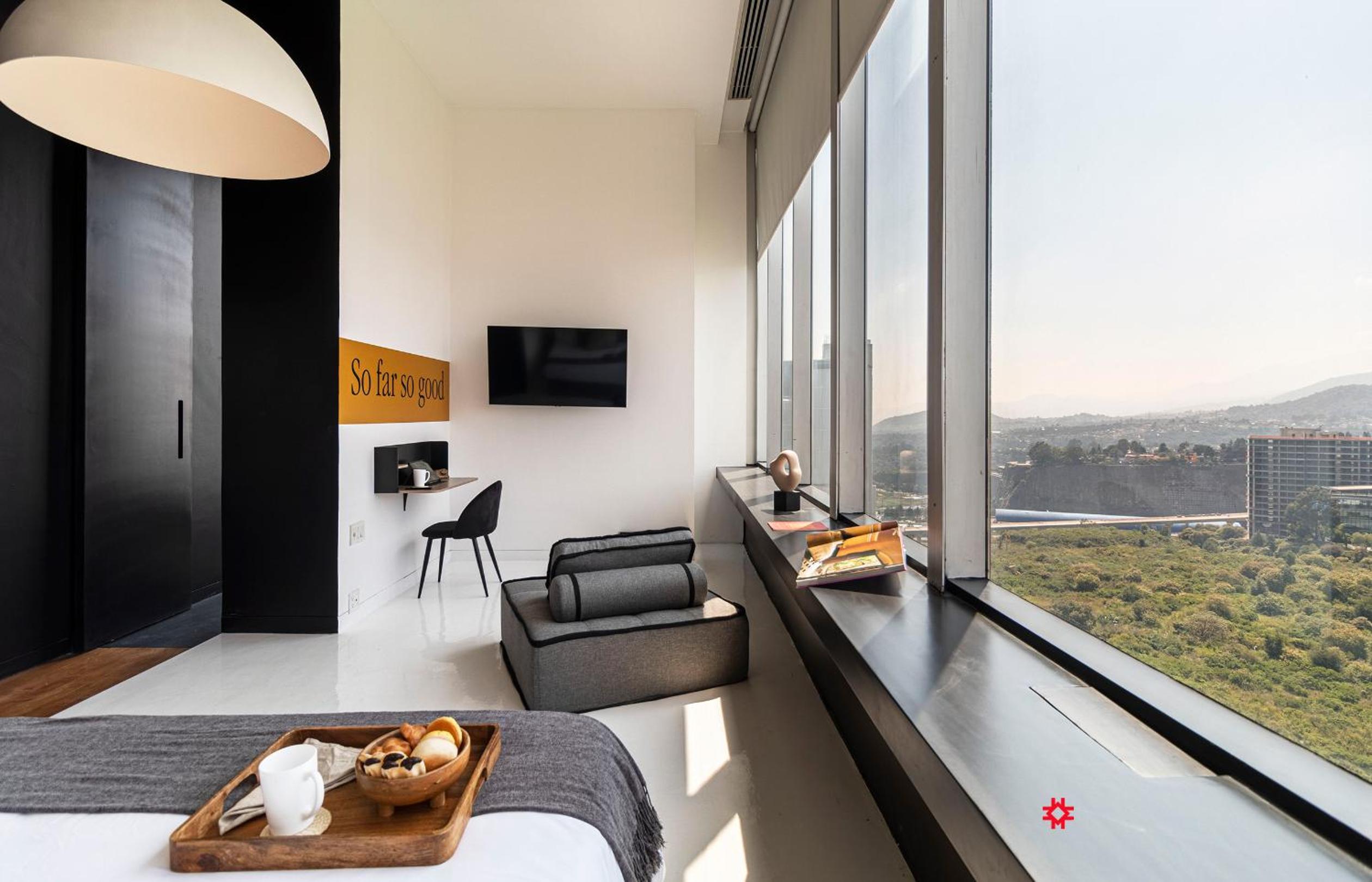 Panoramic suite  with city view - Photo 25