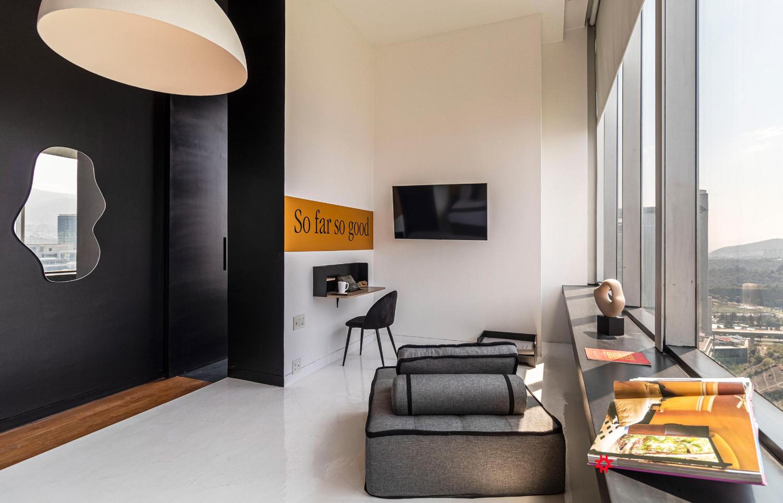 Panoramic suite  with city view - Photo 28