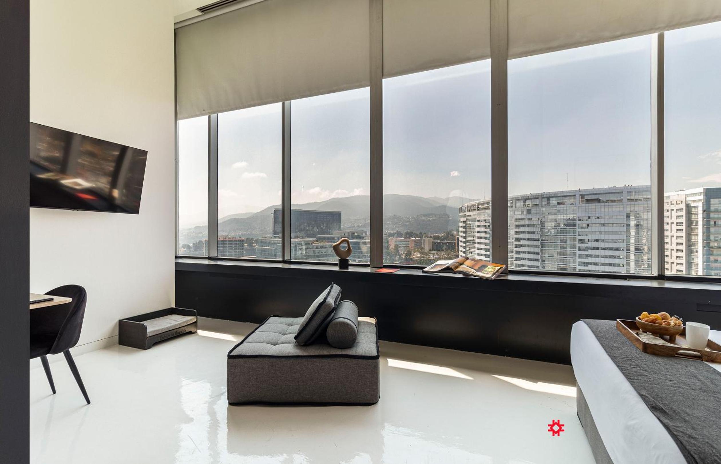 Panoramic suite  with city view - Photo 21