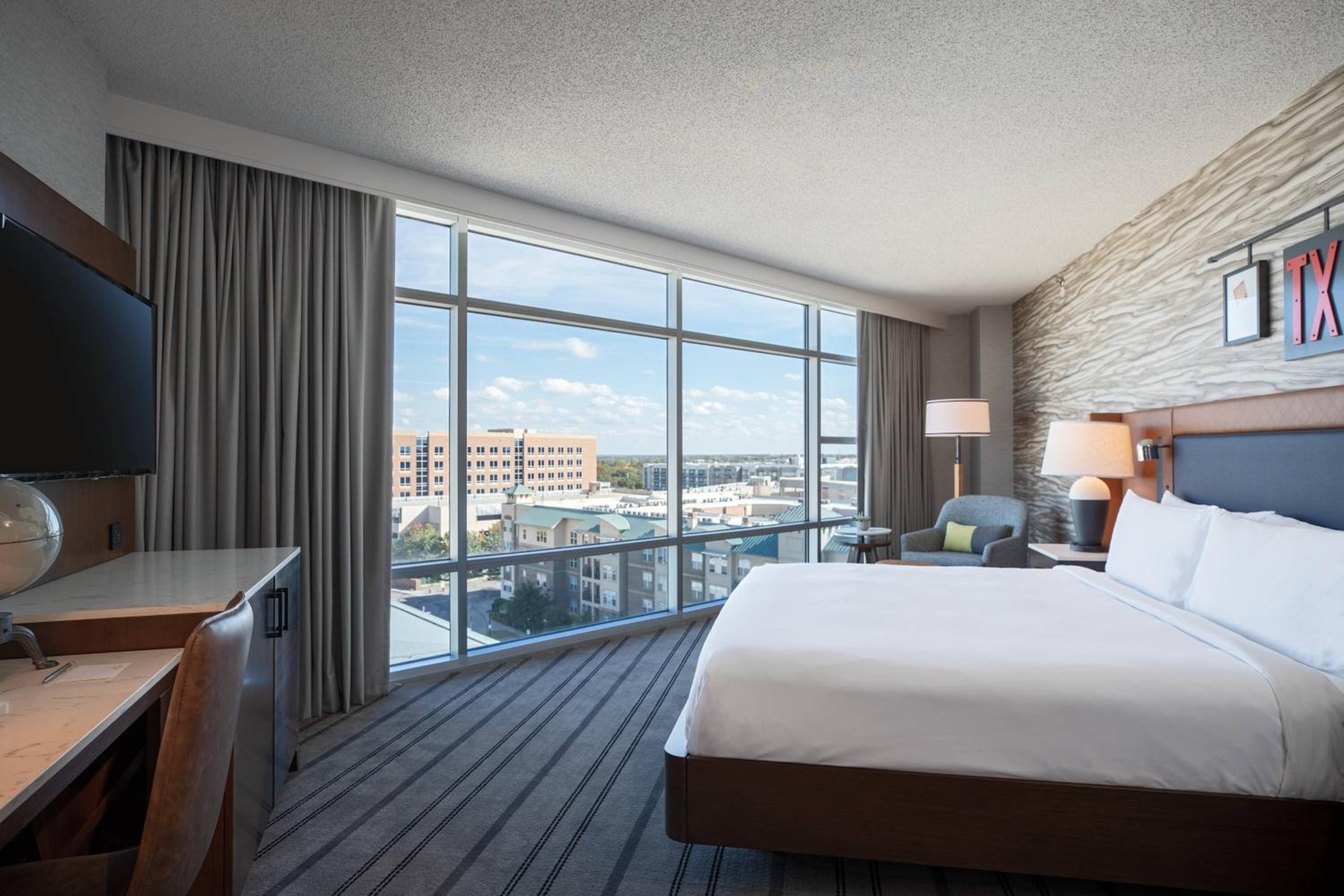 Junior Suite, Club lounge access, 1 Bedroom Larger Suite - Photo 5