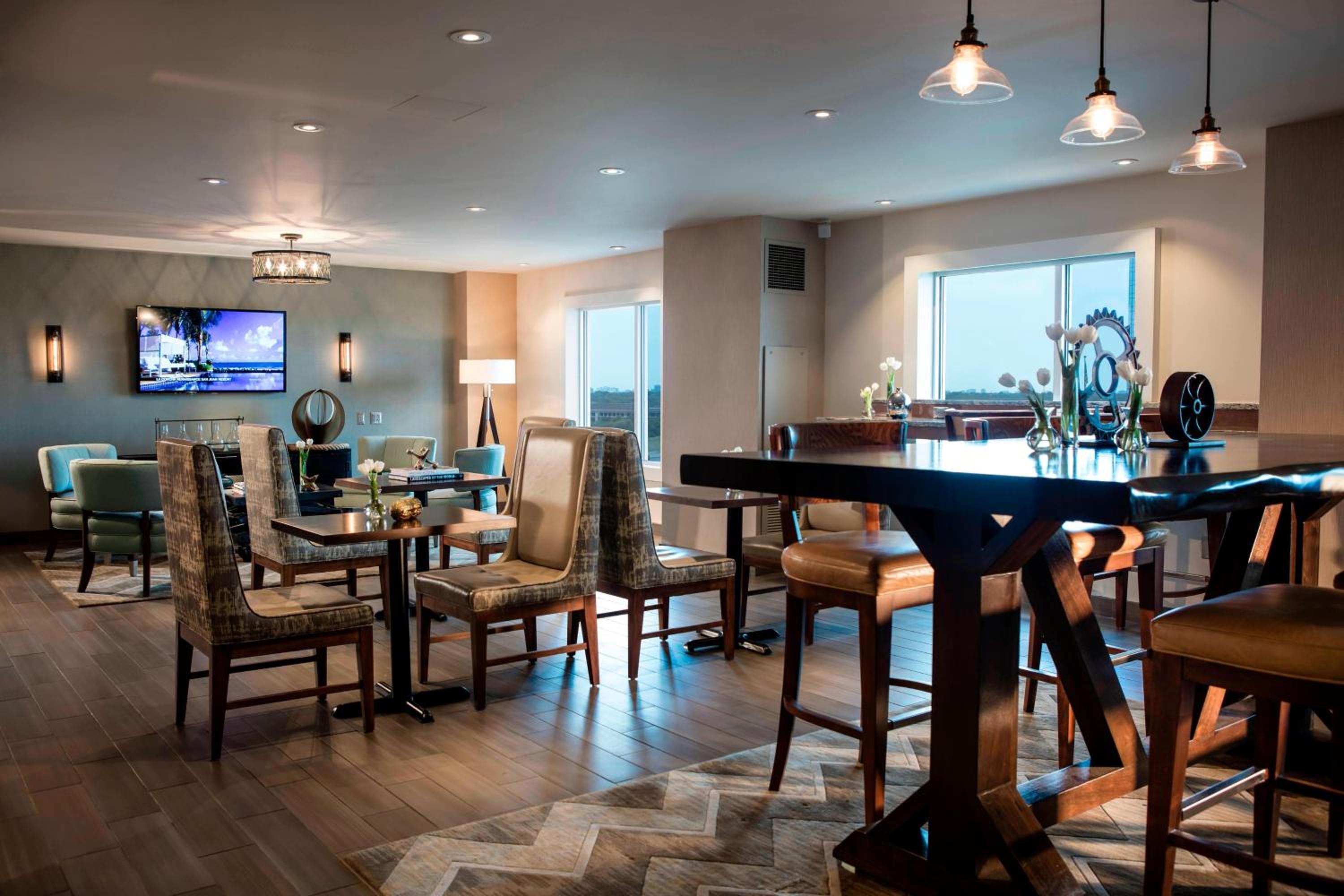 King Room - Concierge Level - Photo 7