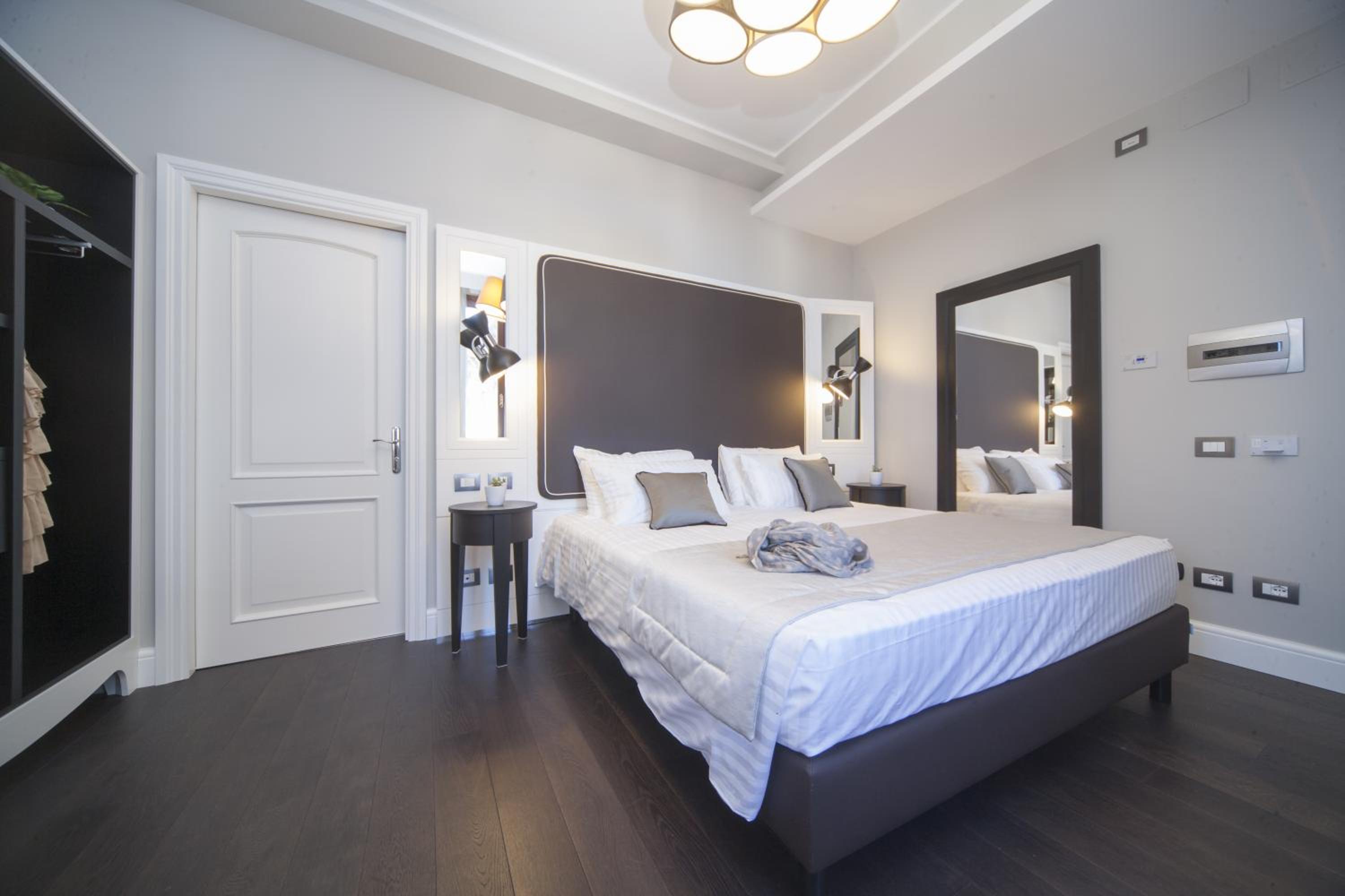 Superior Double or Twin Room - Photo 8