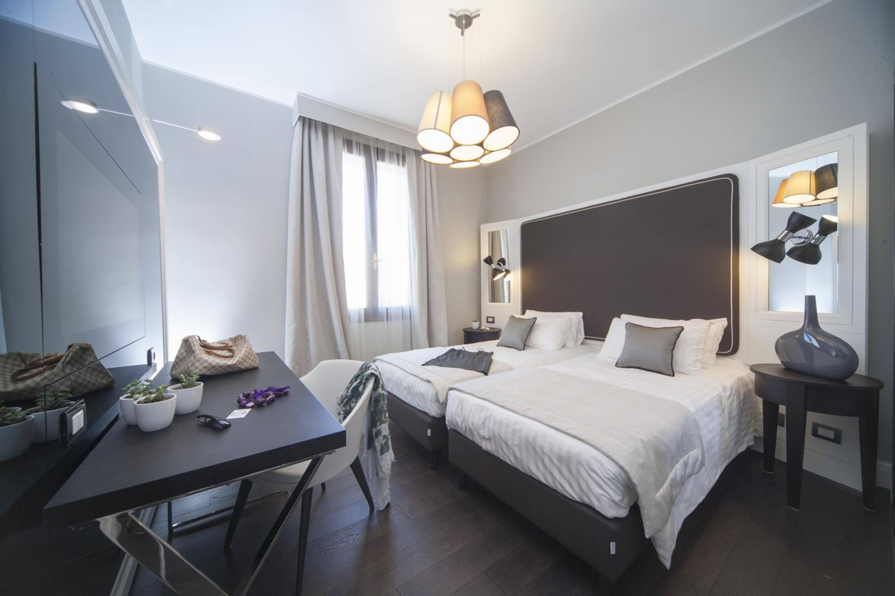 Classic Double or Twin Room - Photo 5