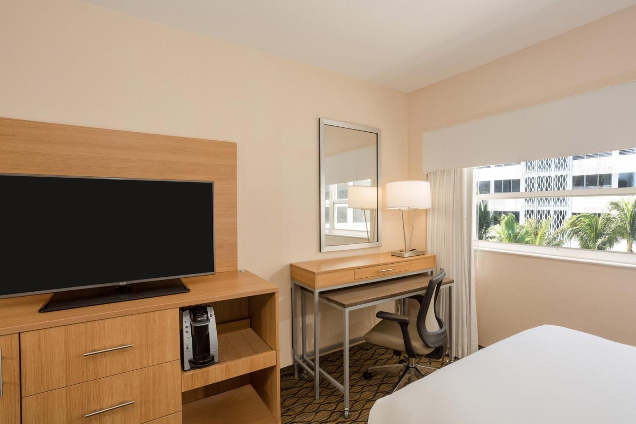 Standard King Room - Photo 4