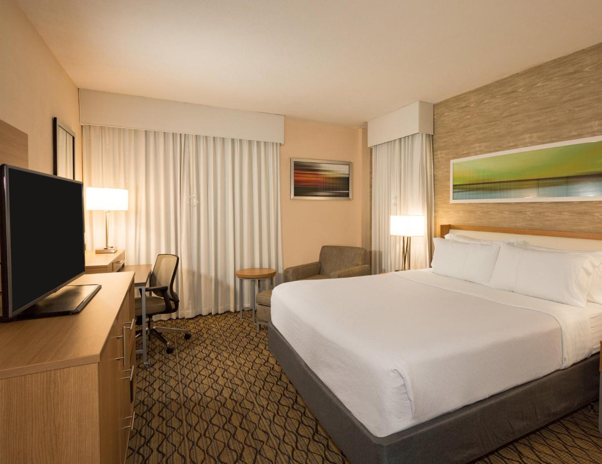 Standard King Room - Photo 10