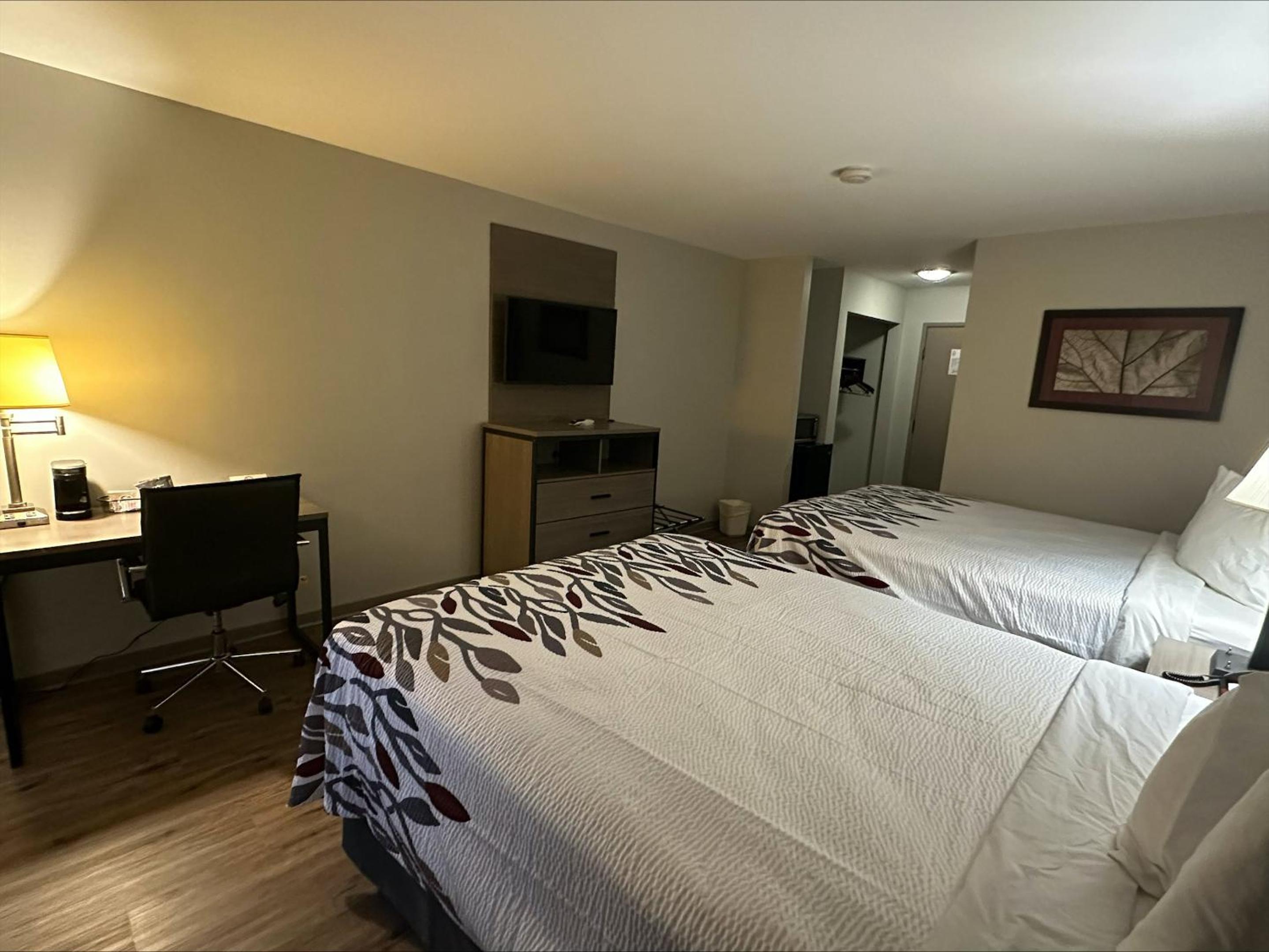Superior Room with Two Queen Beds Smoke Free - Photo 2